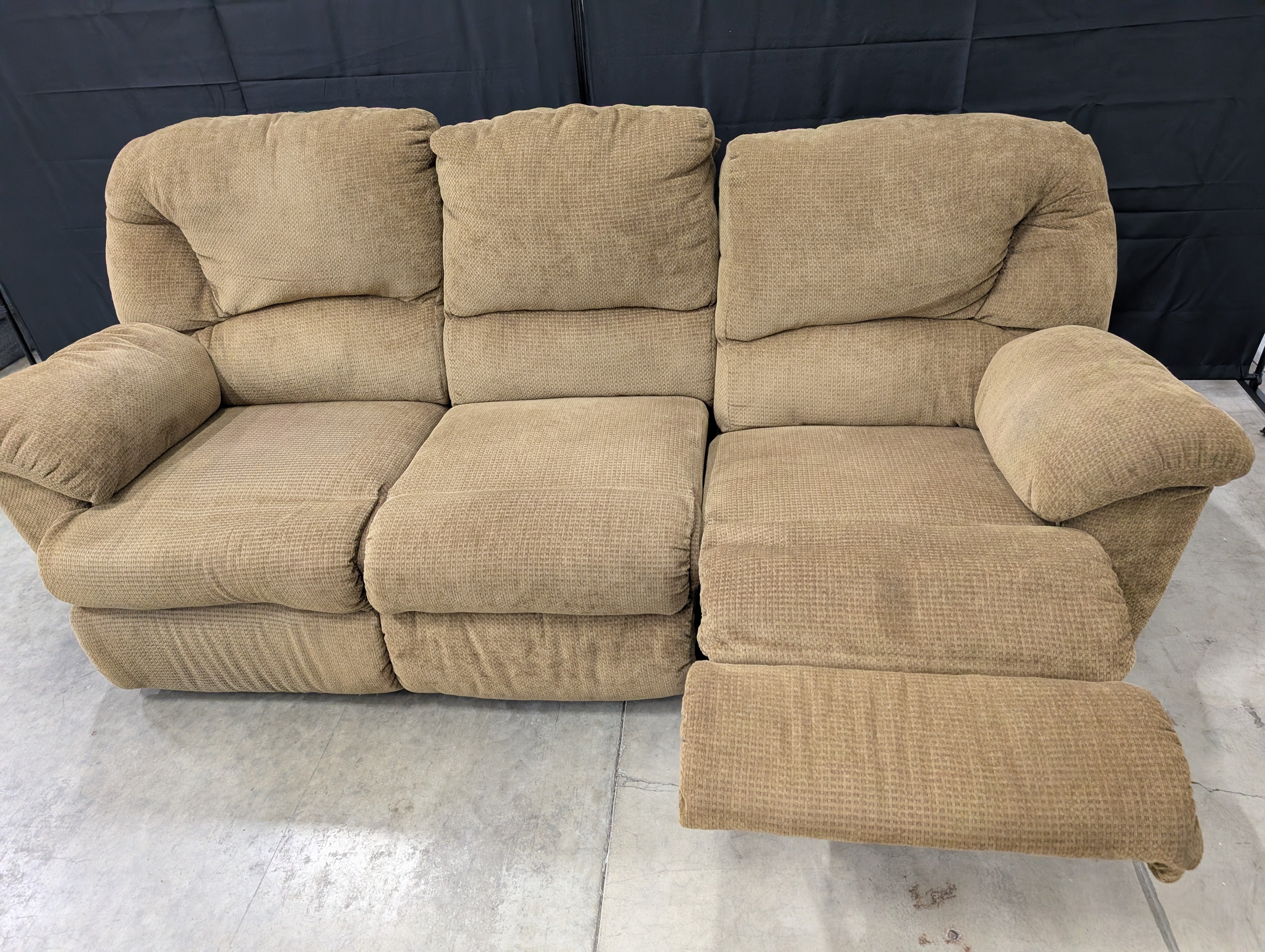 *** Only one side works***Plush Brown Reclining Sofa