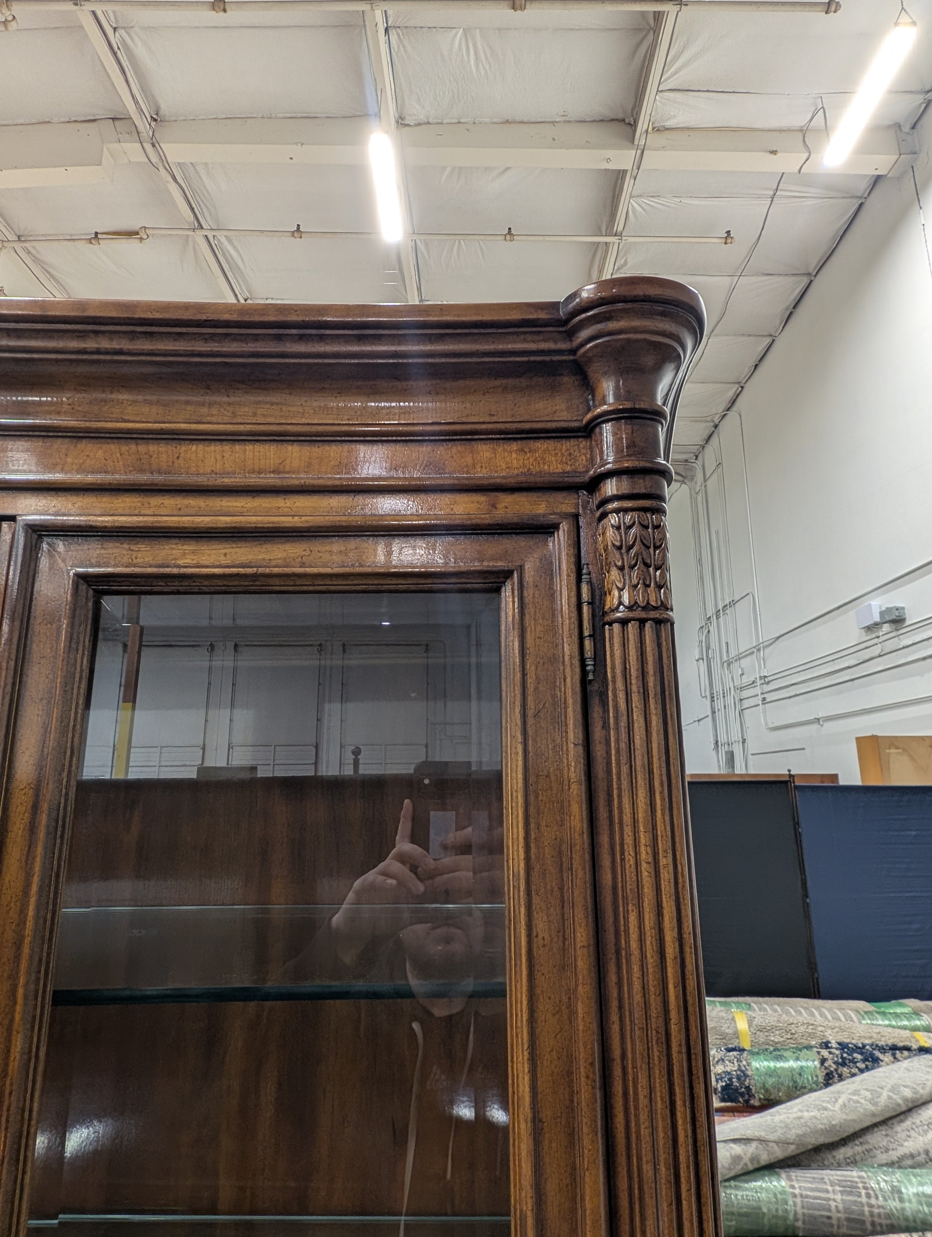 DREXEL Hardwood Curio Cabinet - Excellent Condition