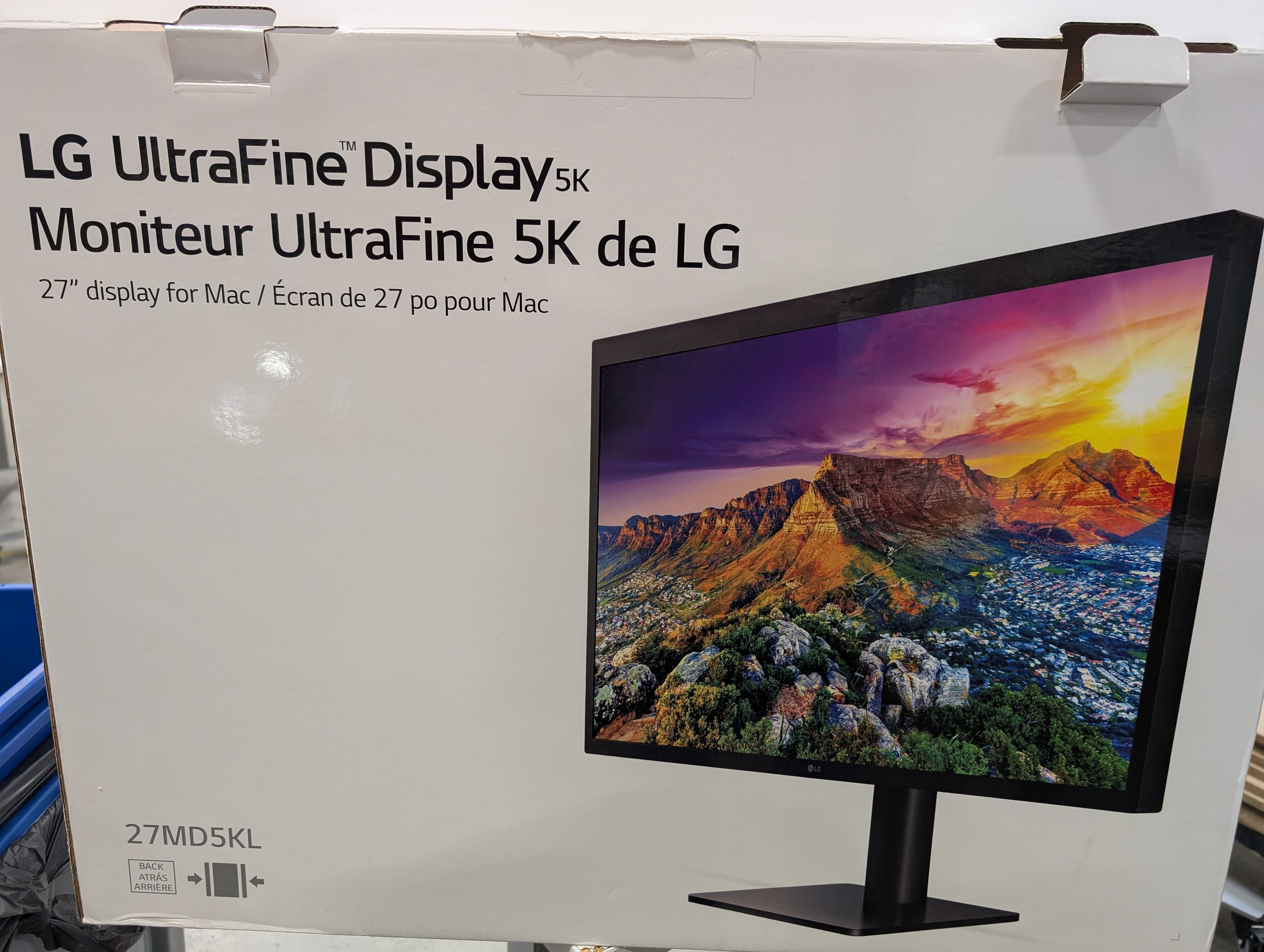 LG UltraFine 5K Display 27MD5KL 27-inch Professional Monitor for Mac