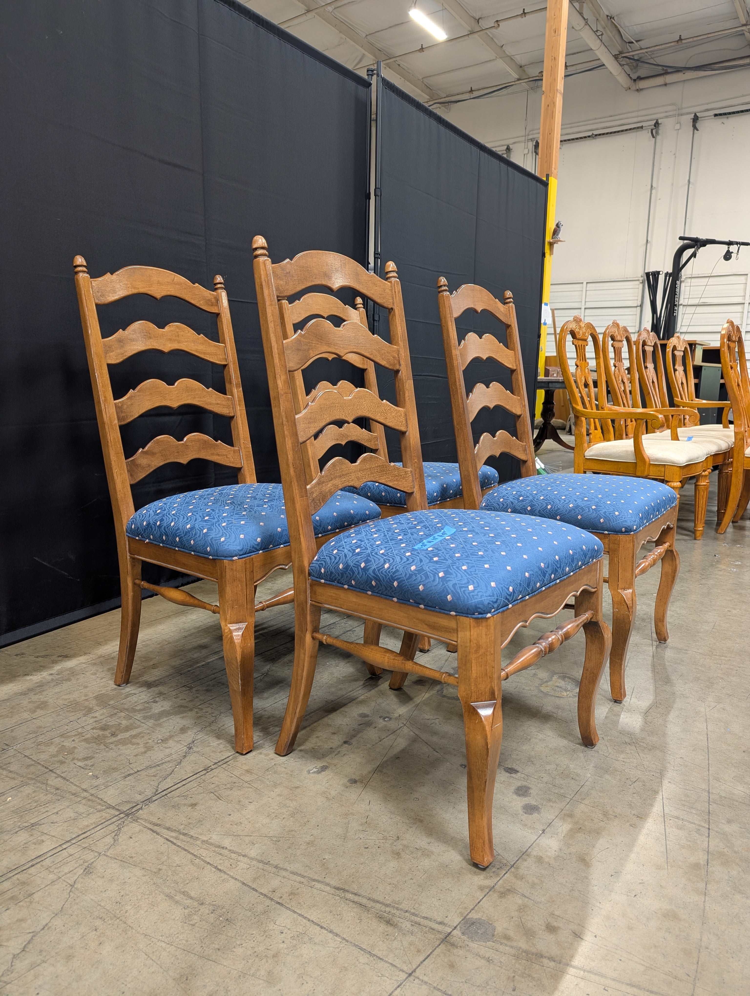 Ethan Allen Classic Solid Wood Oval Dining Table Set with 4 Chairs
