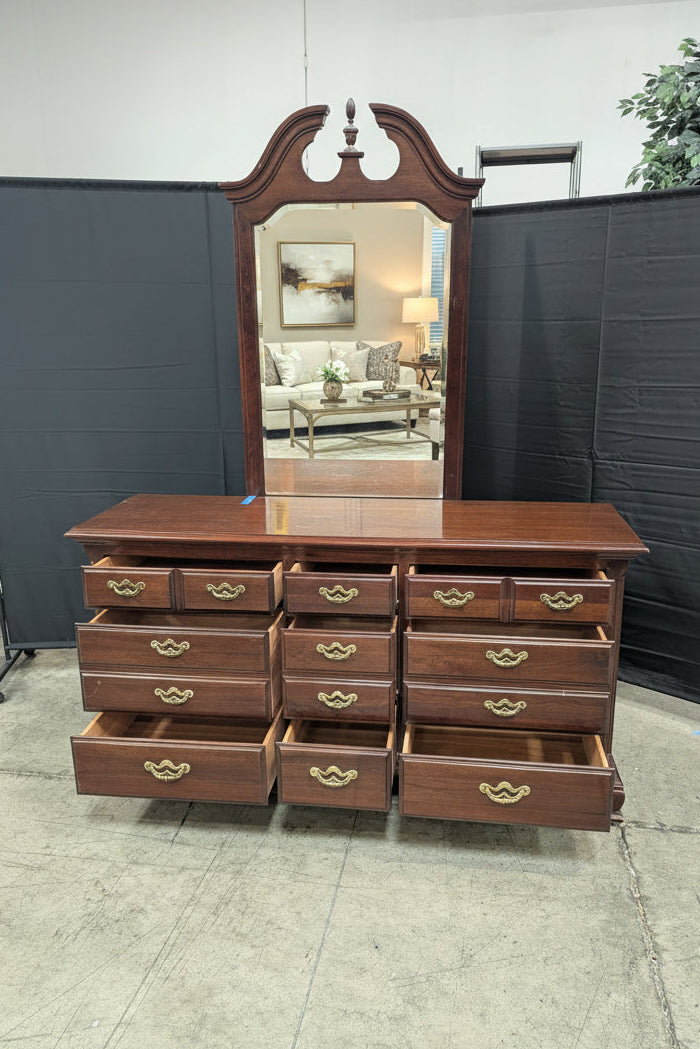 Classic Thomasville Hardwood 12-Drawer Dresser with Ornate Matching Mirror