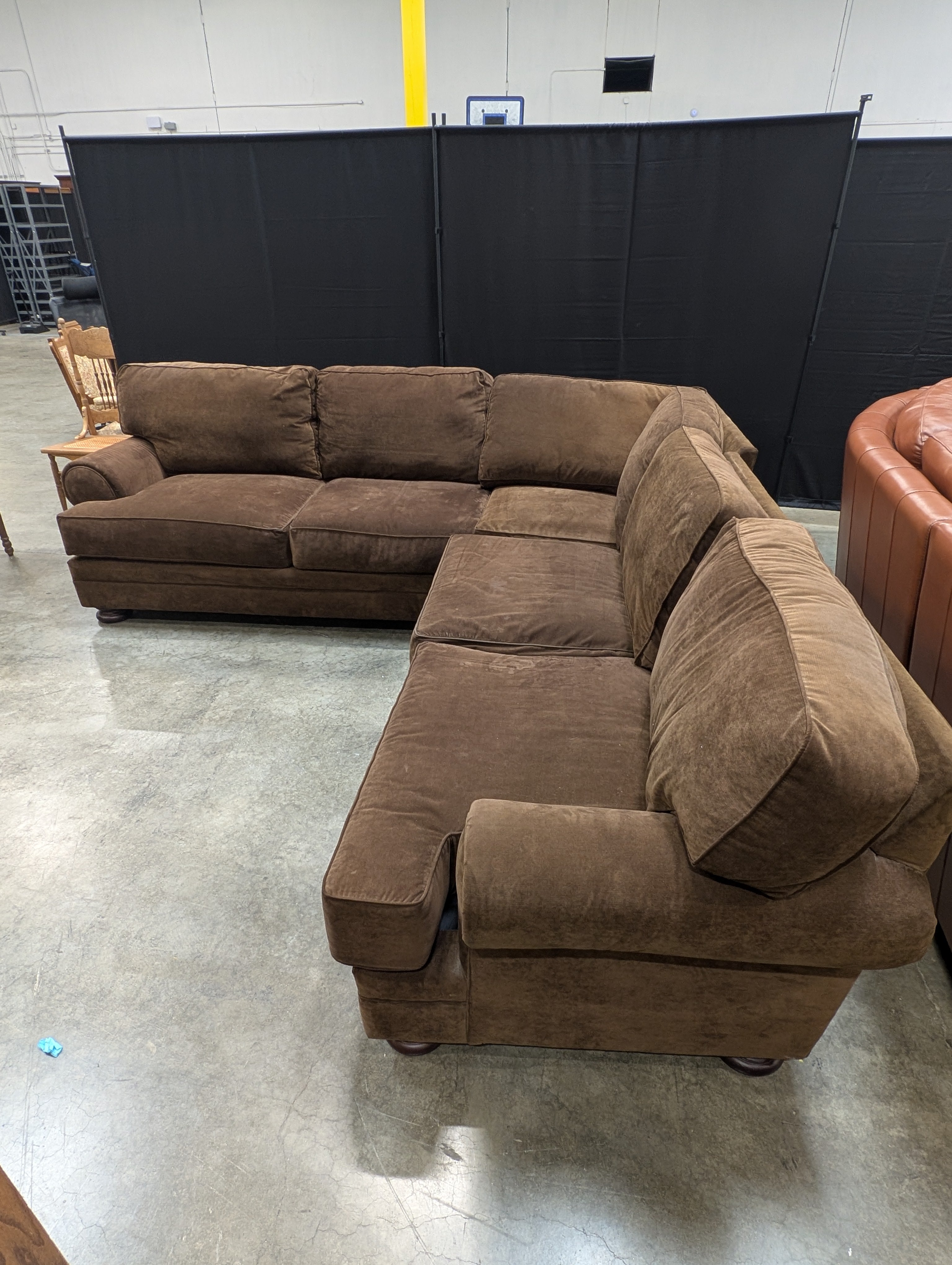 Spacious Brown Broyhill L-Shaped Sectional Sofa with Plush Upholstery USED