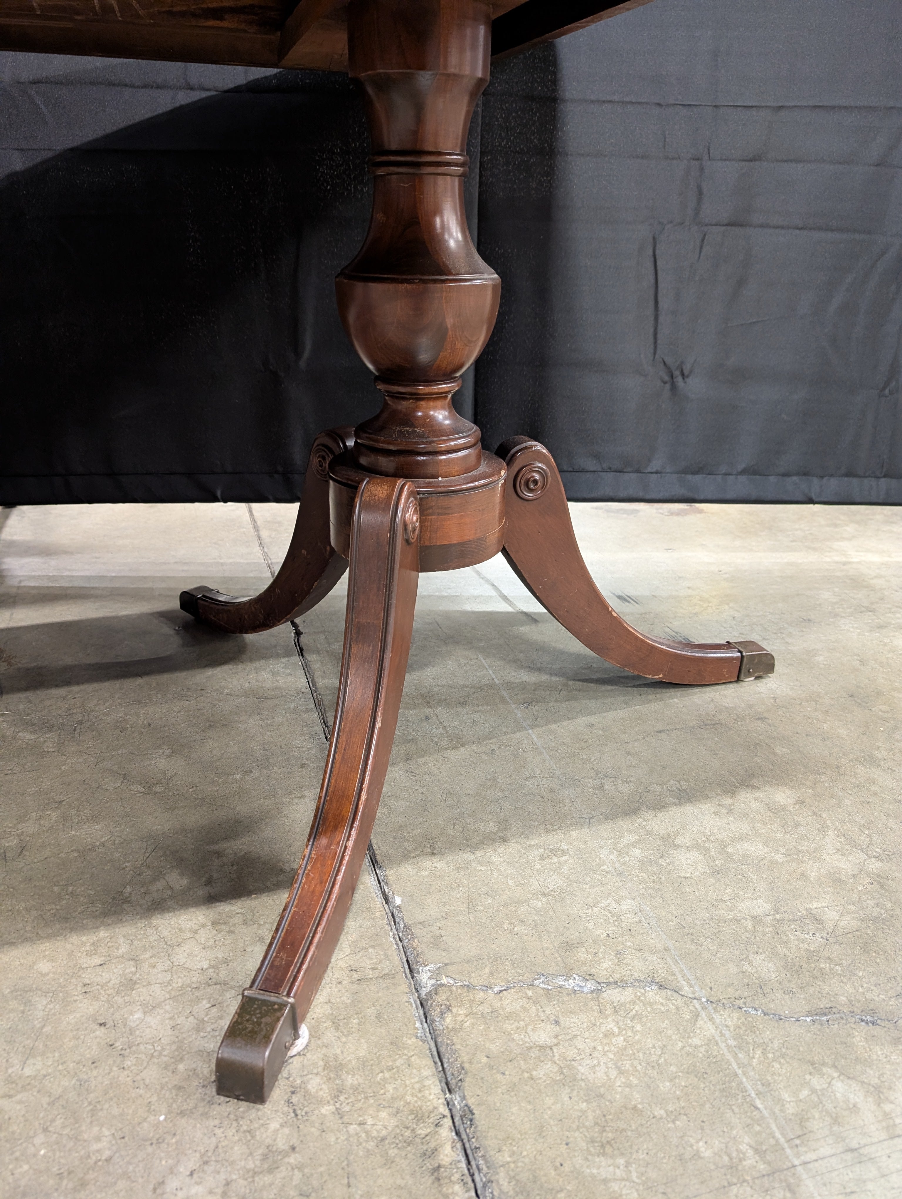 Traditional Pedestal Base Wooden Dining Table