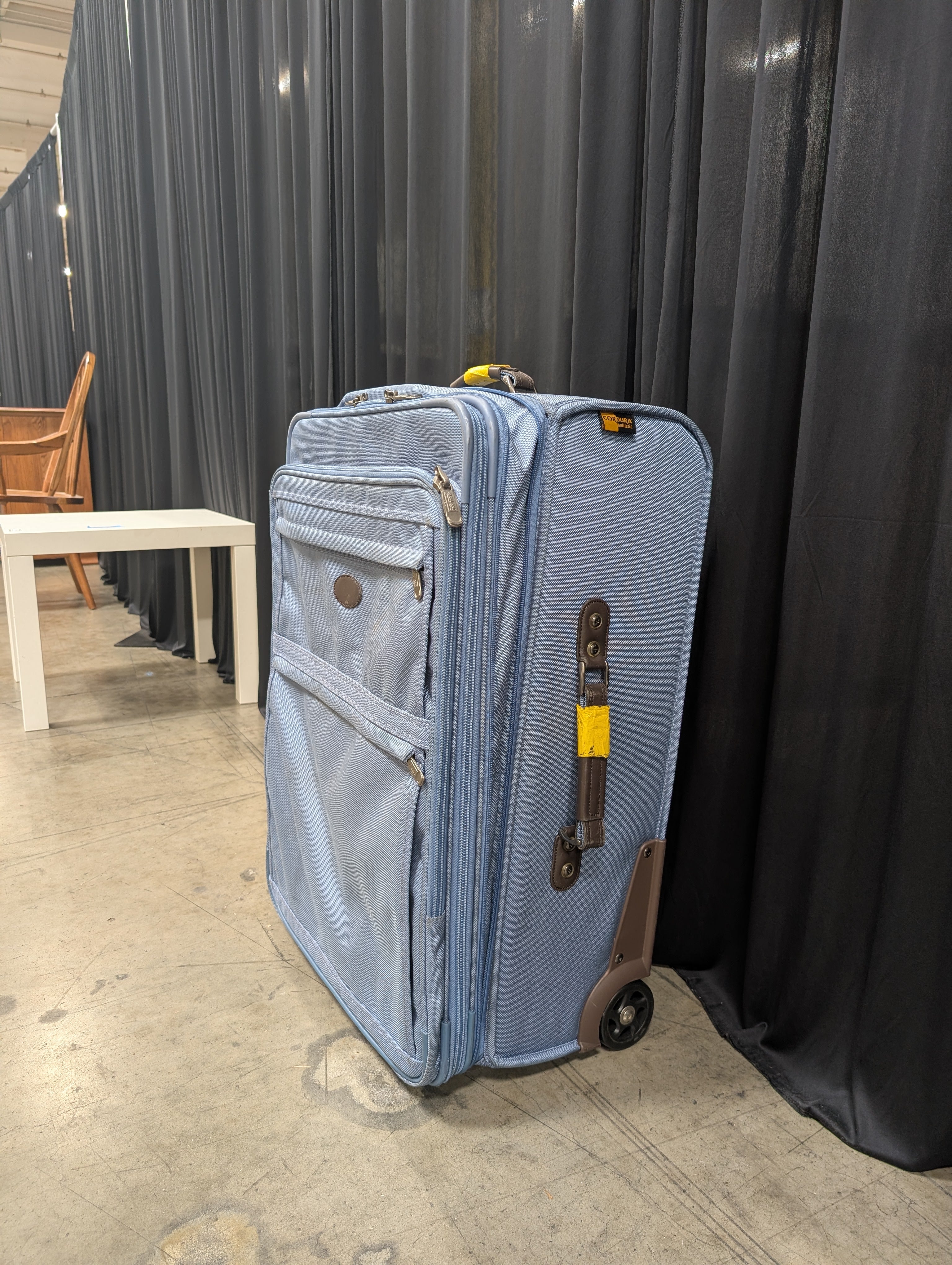 Light Blue Rolling Suitcase with Retractable Handle