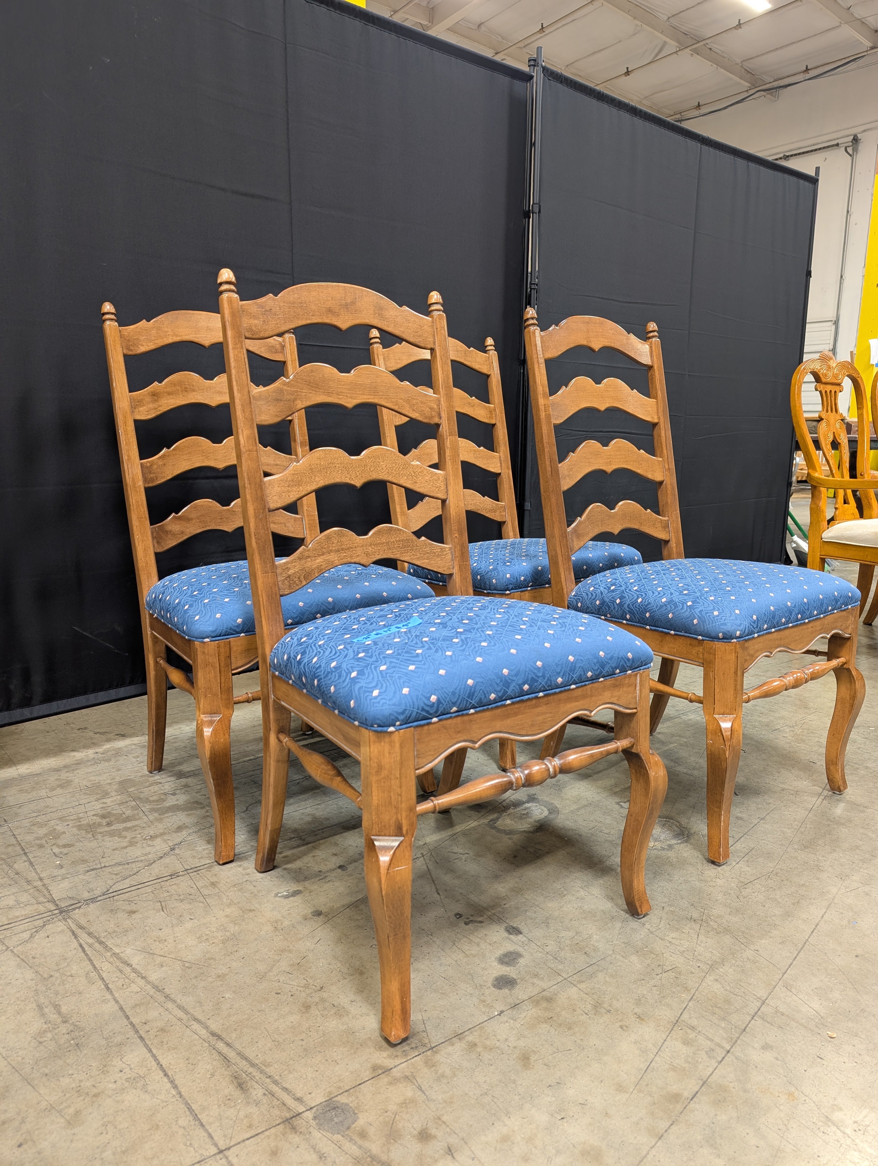 Ethan Allen Classic Solid Wood Oval Dining Table Set with 4 Chairs