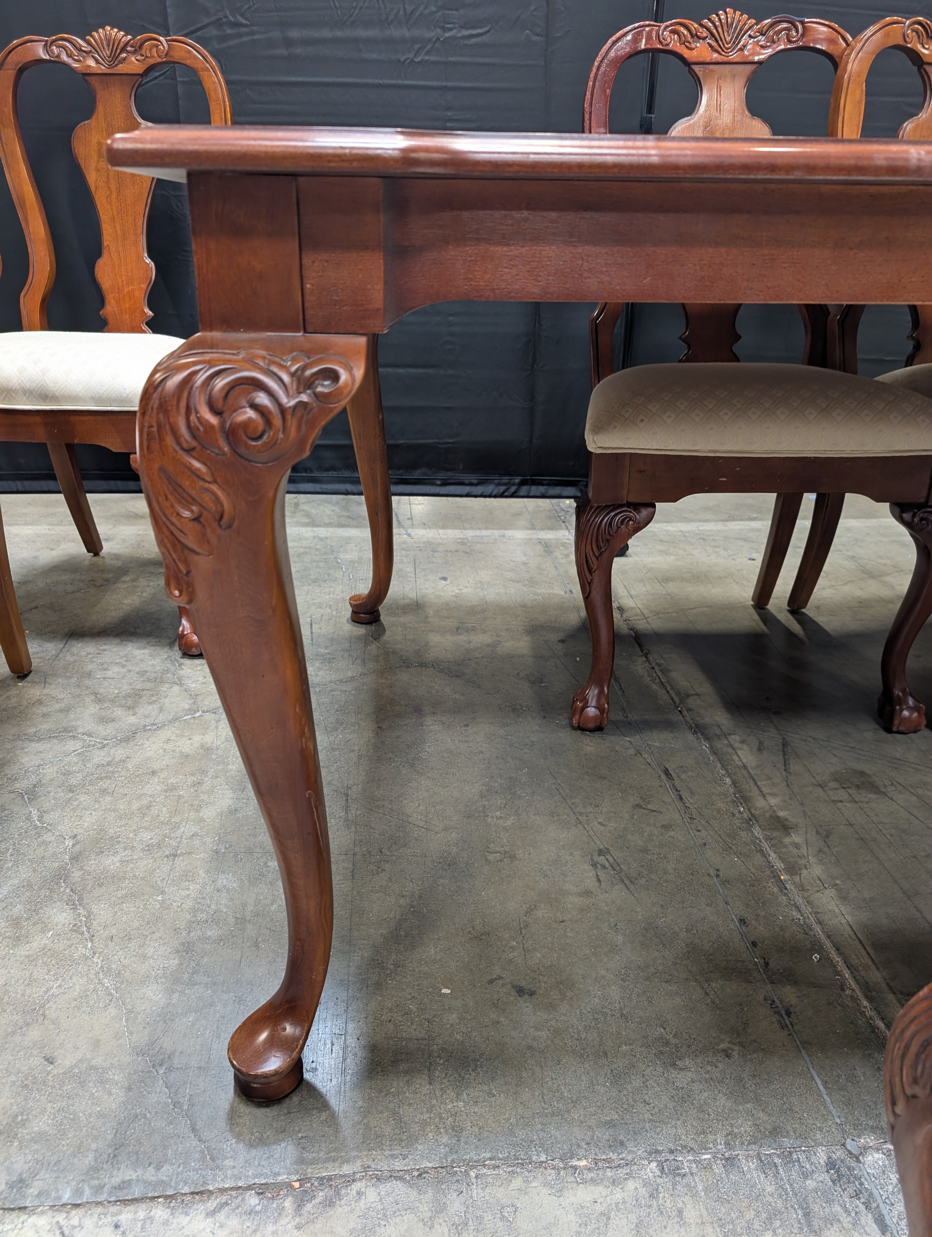 Traditional Thomasville Dining Table Set with 8 Chairs