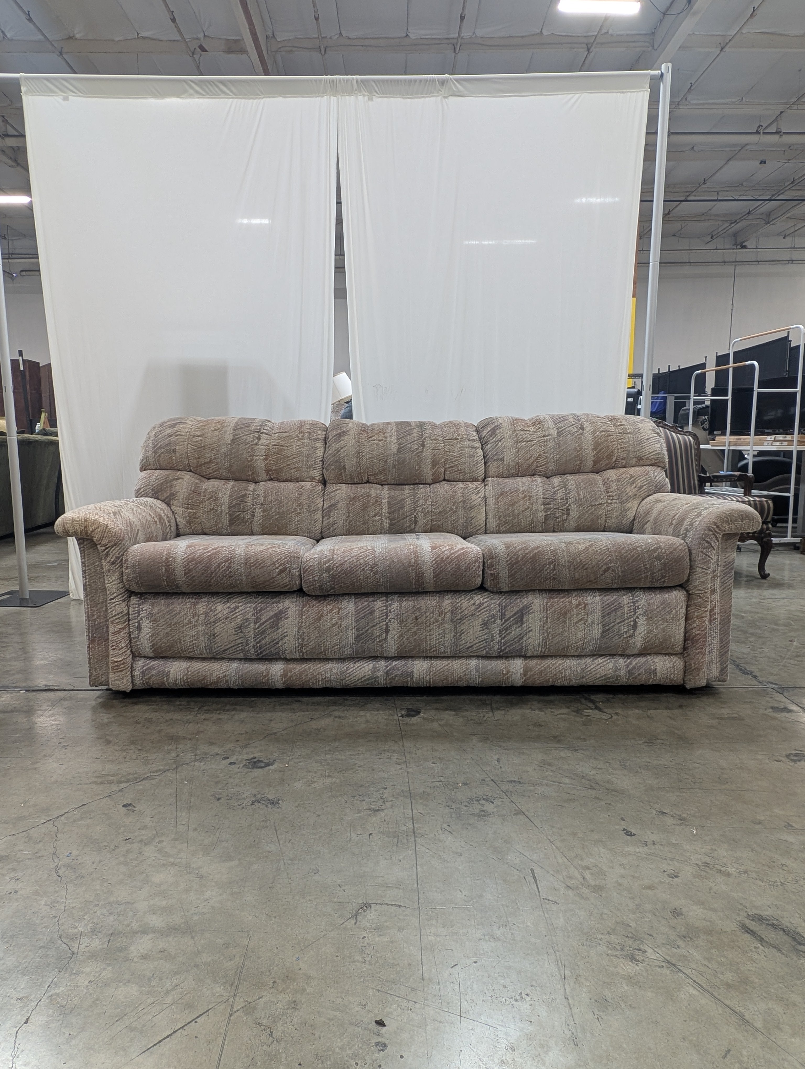 LA-Z-BOY Patterned Fabric Tufted Back sofa
