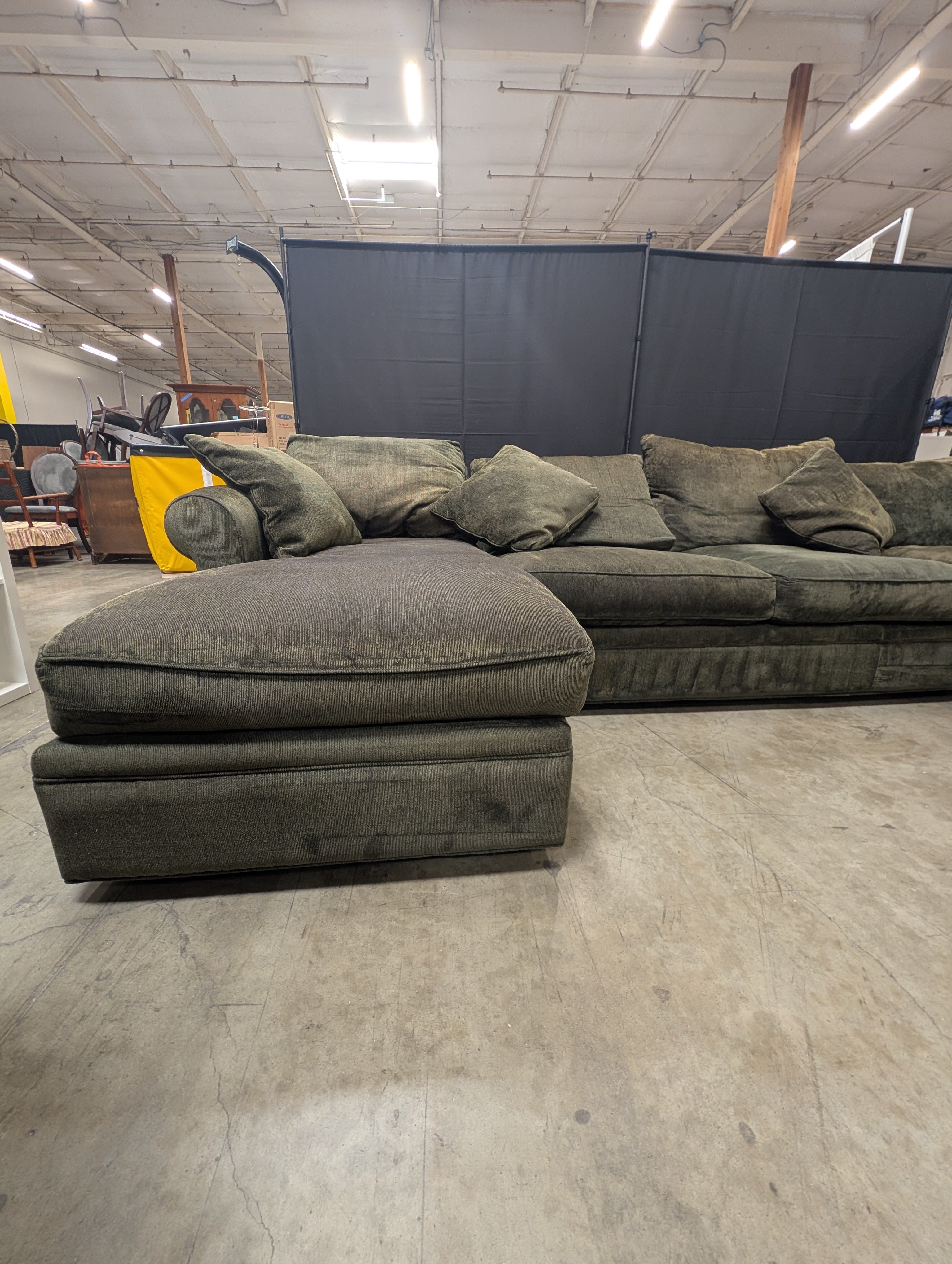 Spacious Dark Grey U-Shaped Sectional Sofa with Chaise