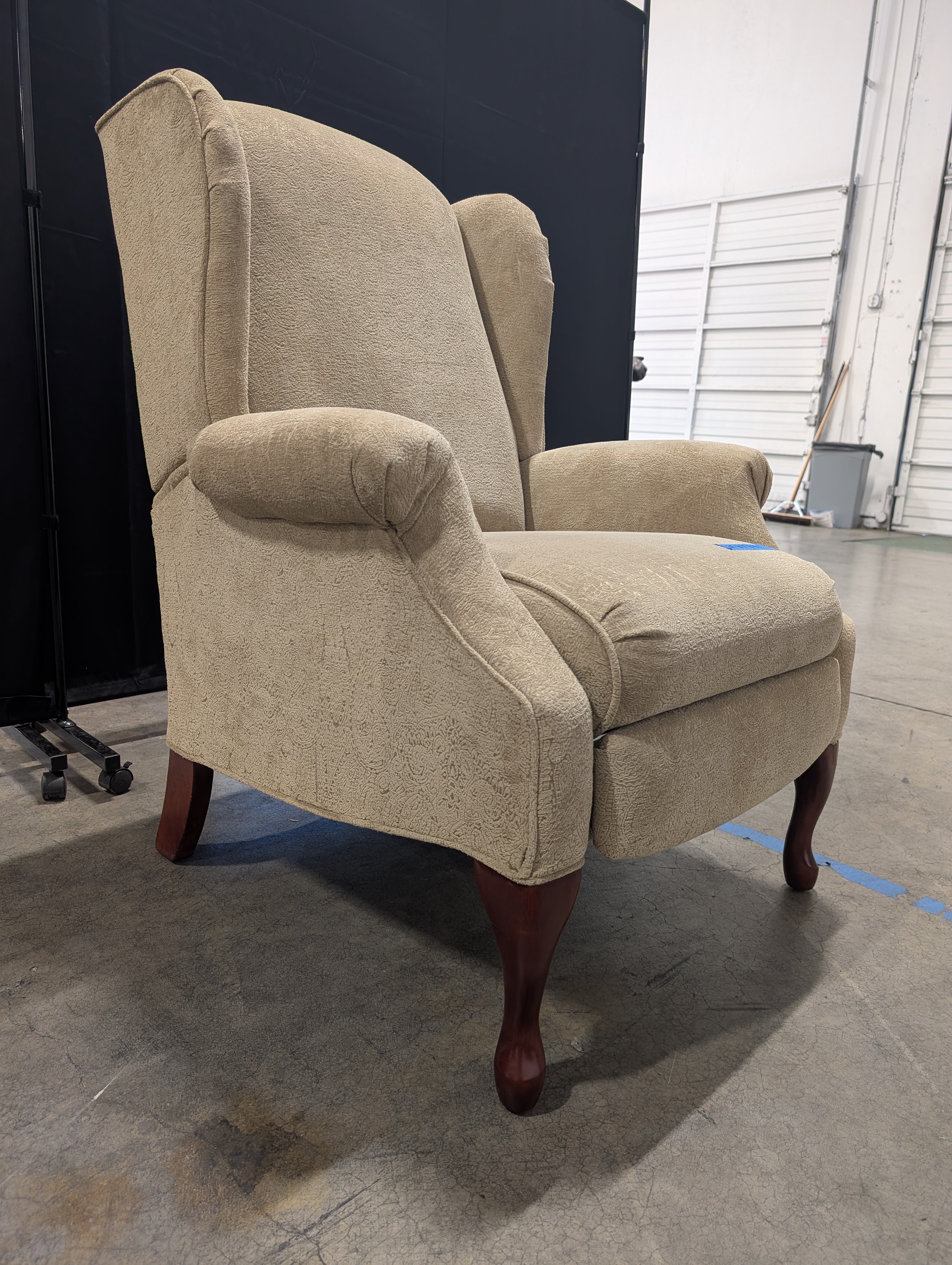 Lane Furniture Wingback Recliner with Cabriole Legs