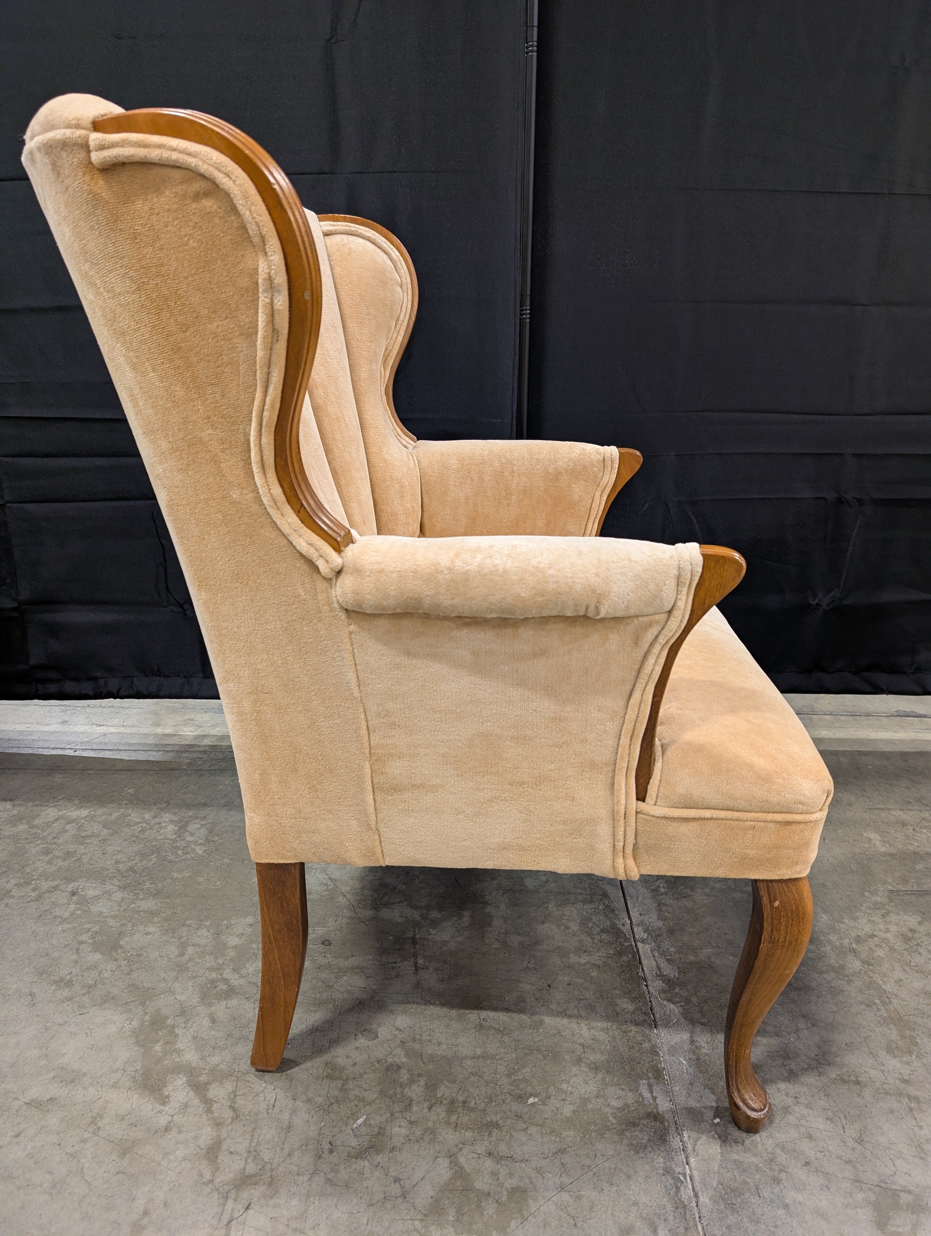 Vintage Style Fluted Back Upholstered Armchair
