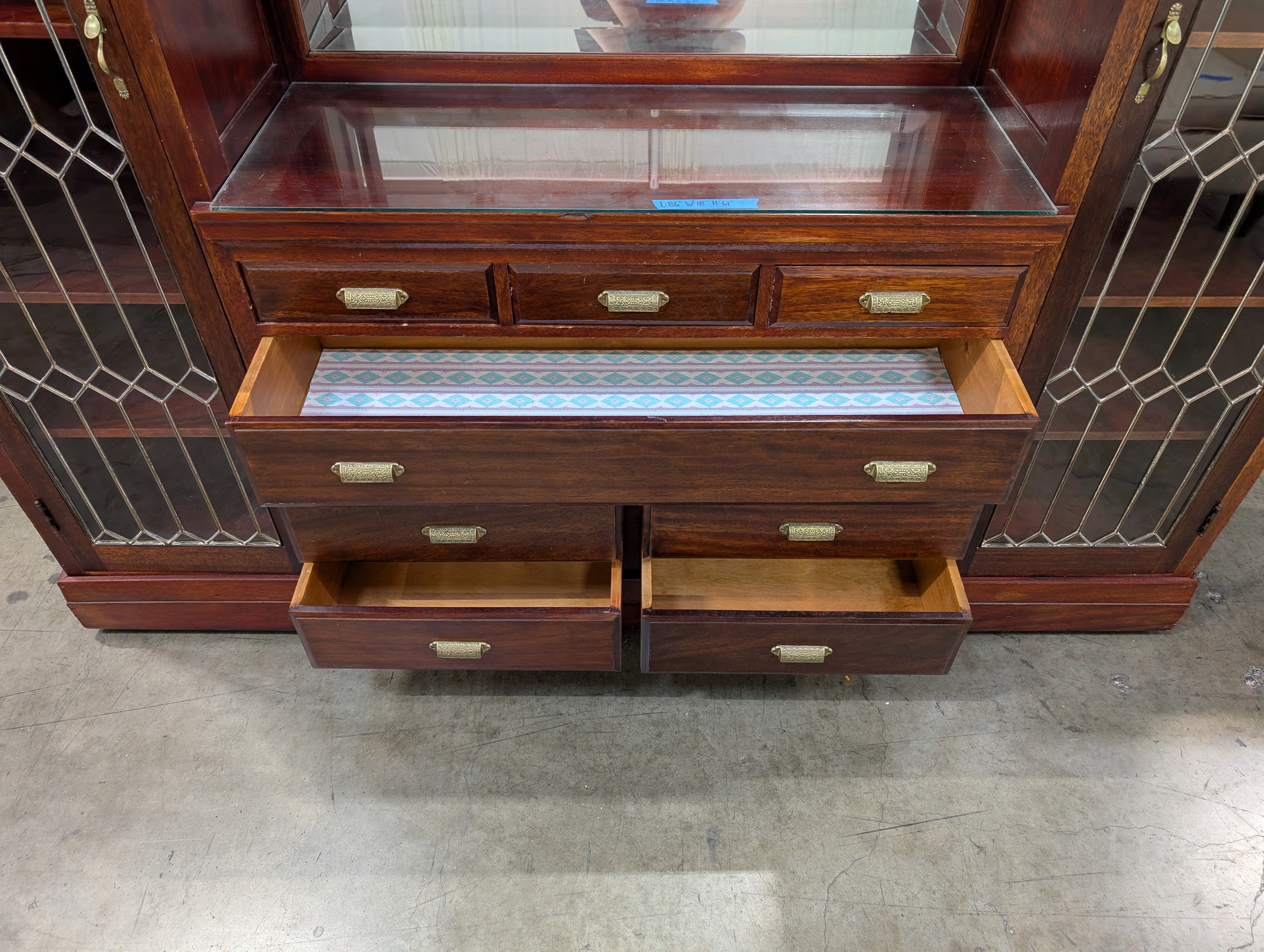 Traditional Mahogany Wood China Cabinet with Mirror
