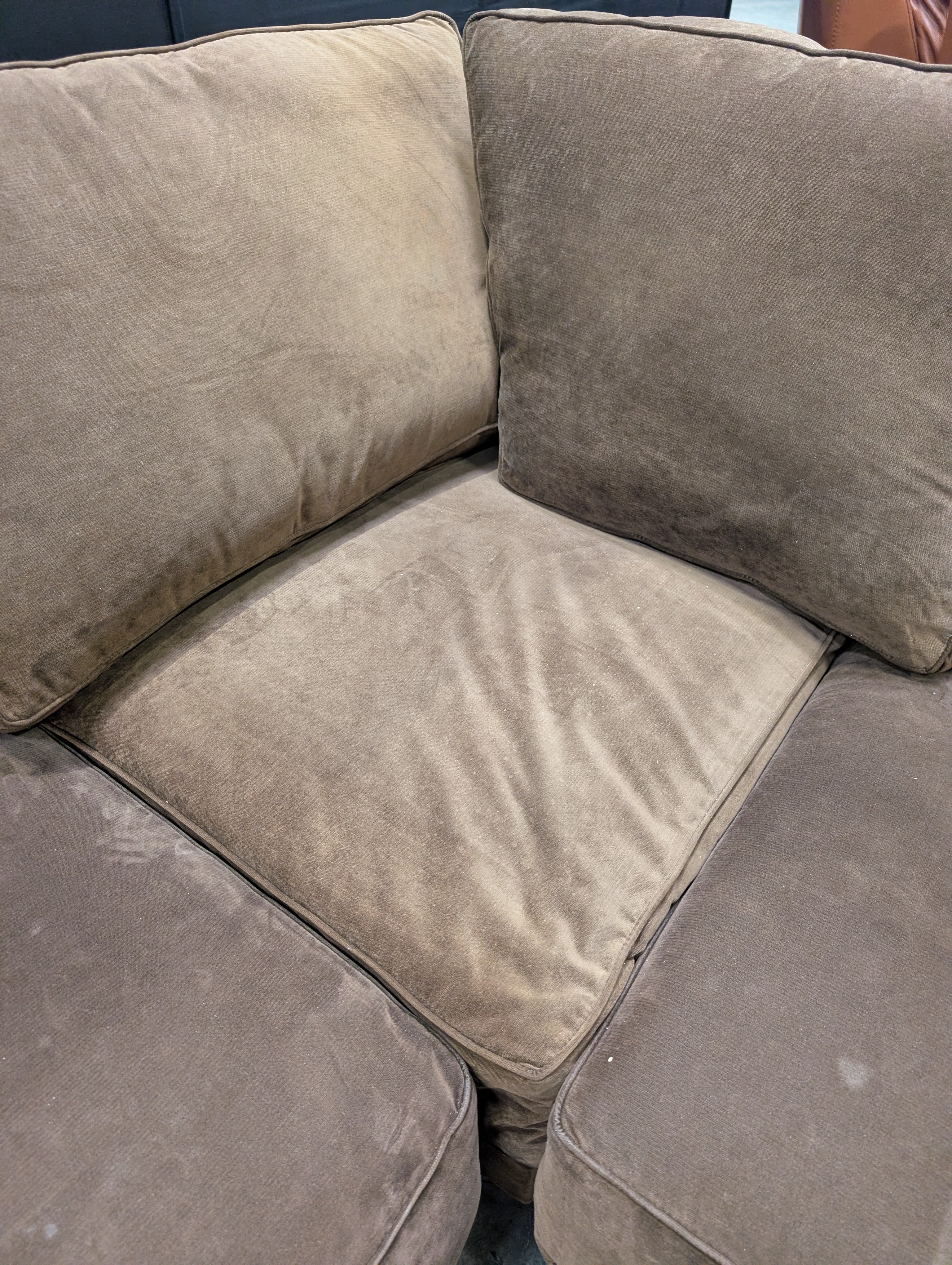 Spacious Brown Broyhill L-Shaped Sectional Sofa with Plush Upholstery USED