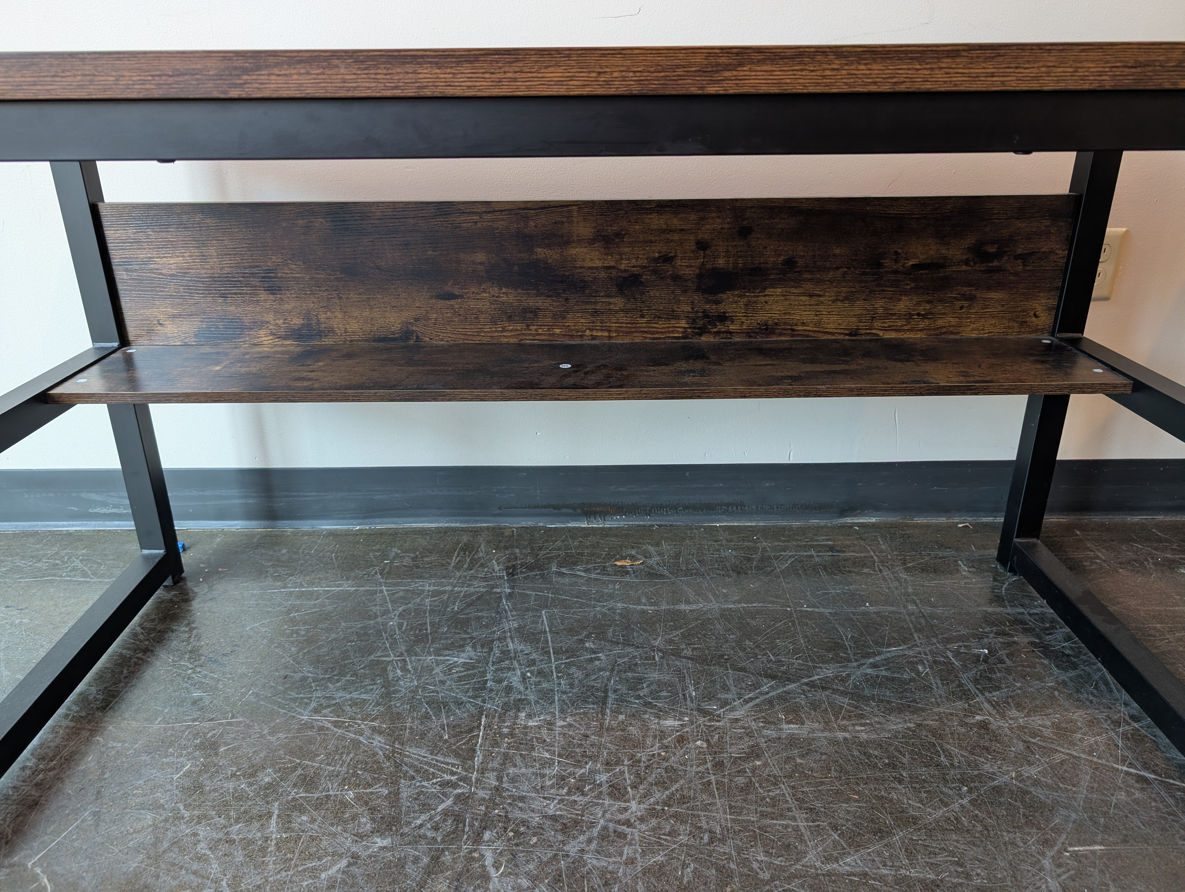 Spacious Industrial Style Computer Desk with Cable Management