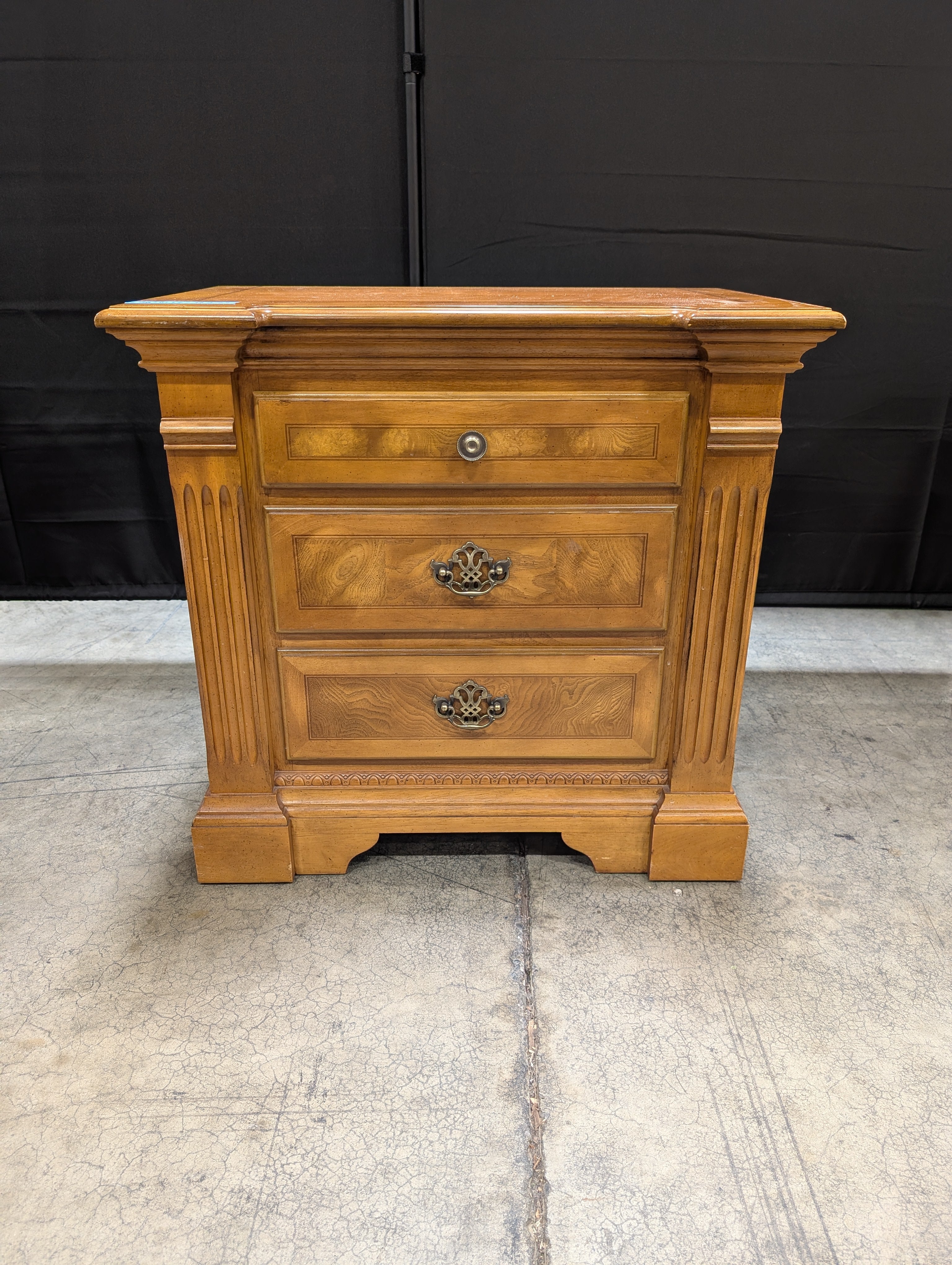 Traditional Solid Wood Three-Drawer Nightstand