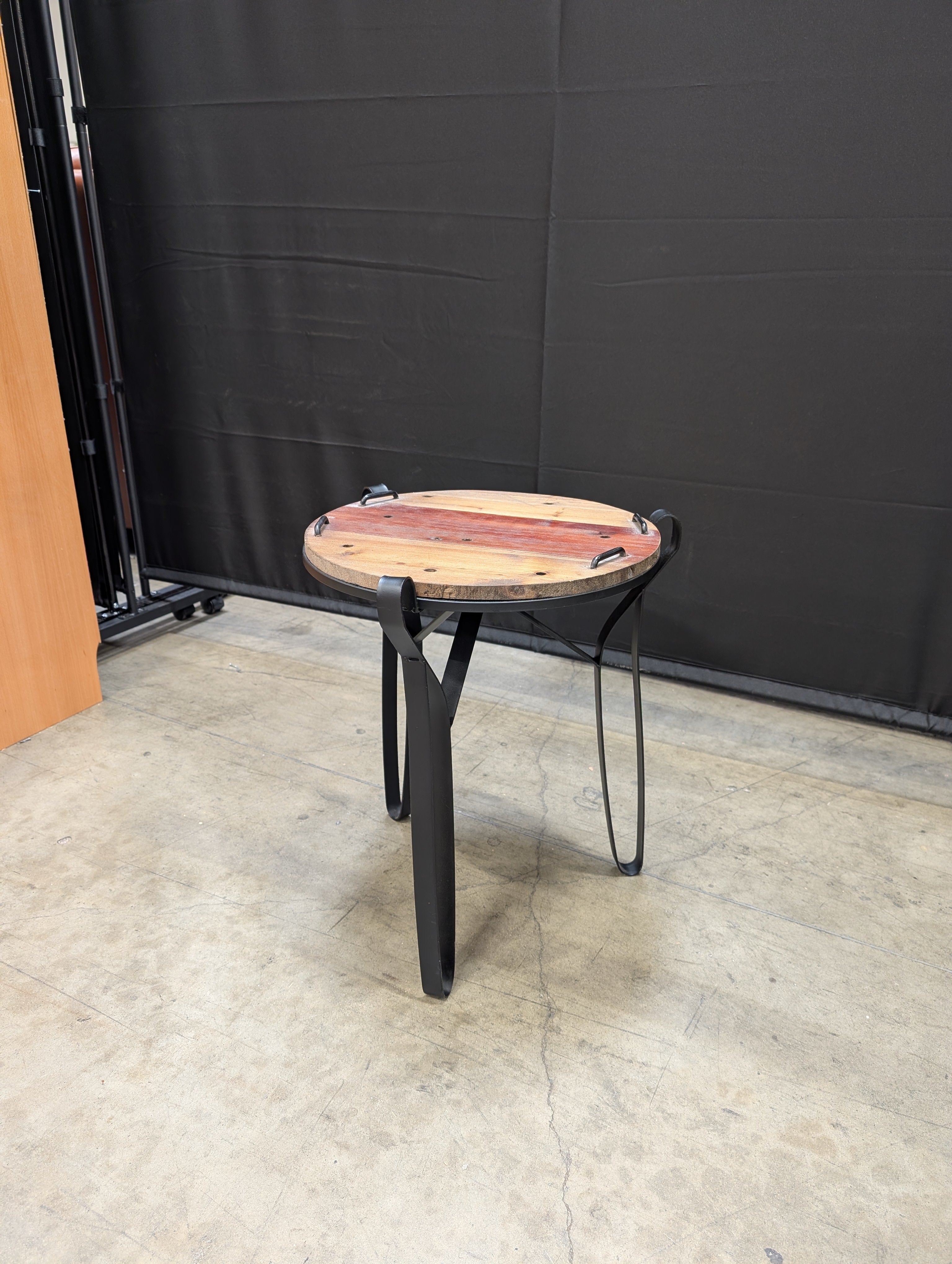 Rustic Round Wood Top Accent Table with Black Metal Hairpin Legs