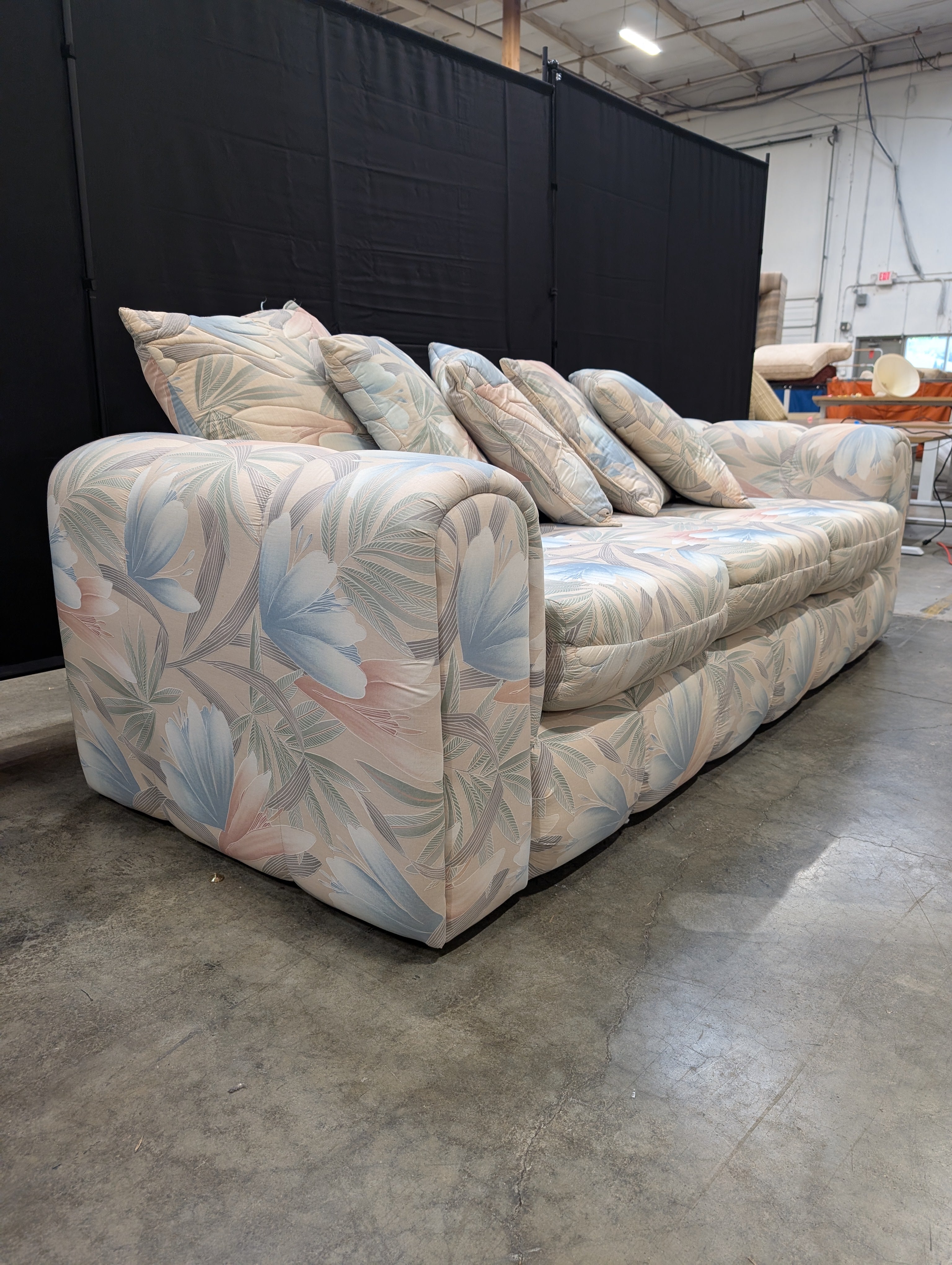 Vintage-Inspired Floral Pattern Three-Seater Sofa