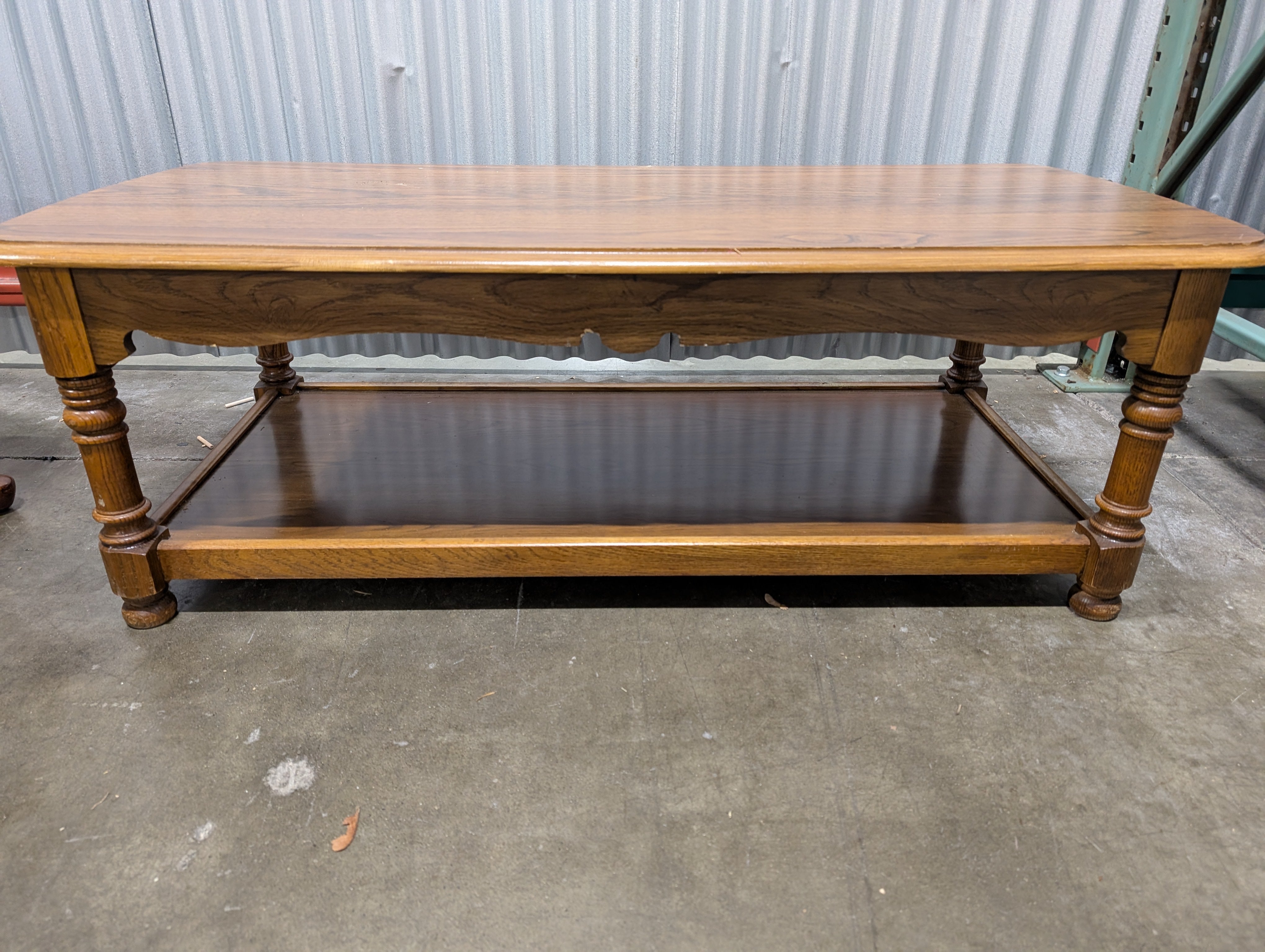 Traditional Wood Lift-Top Coffee Table