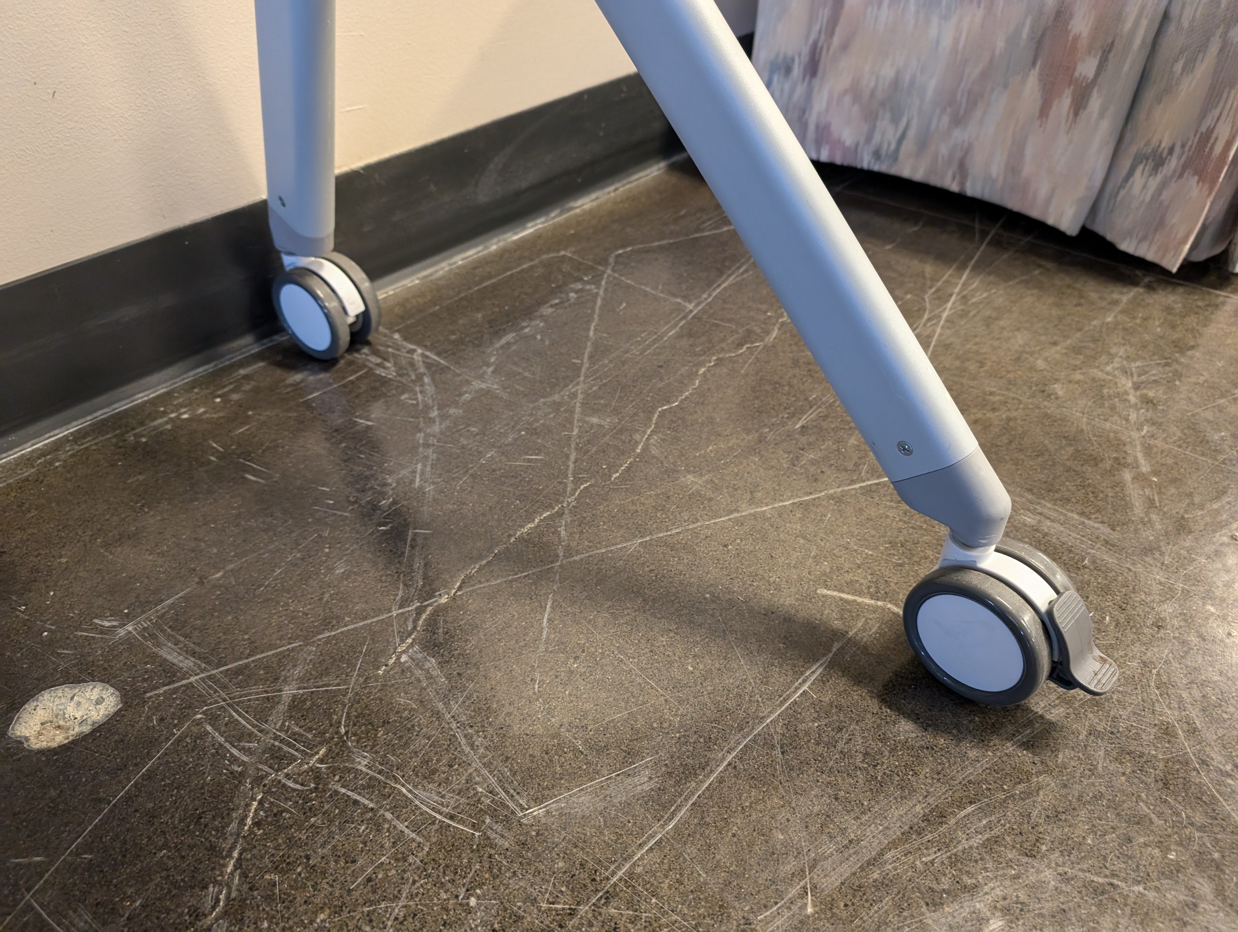 Modern Mobile Rectangular Office Desk with Casters