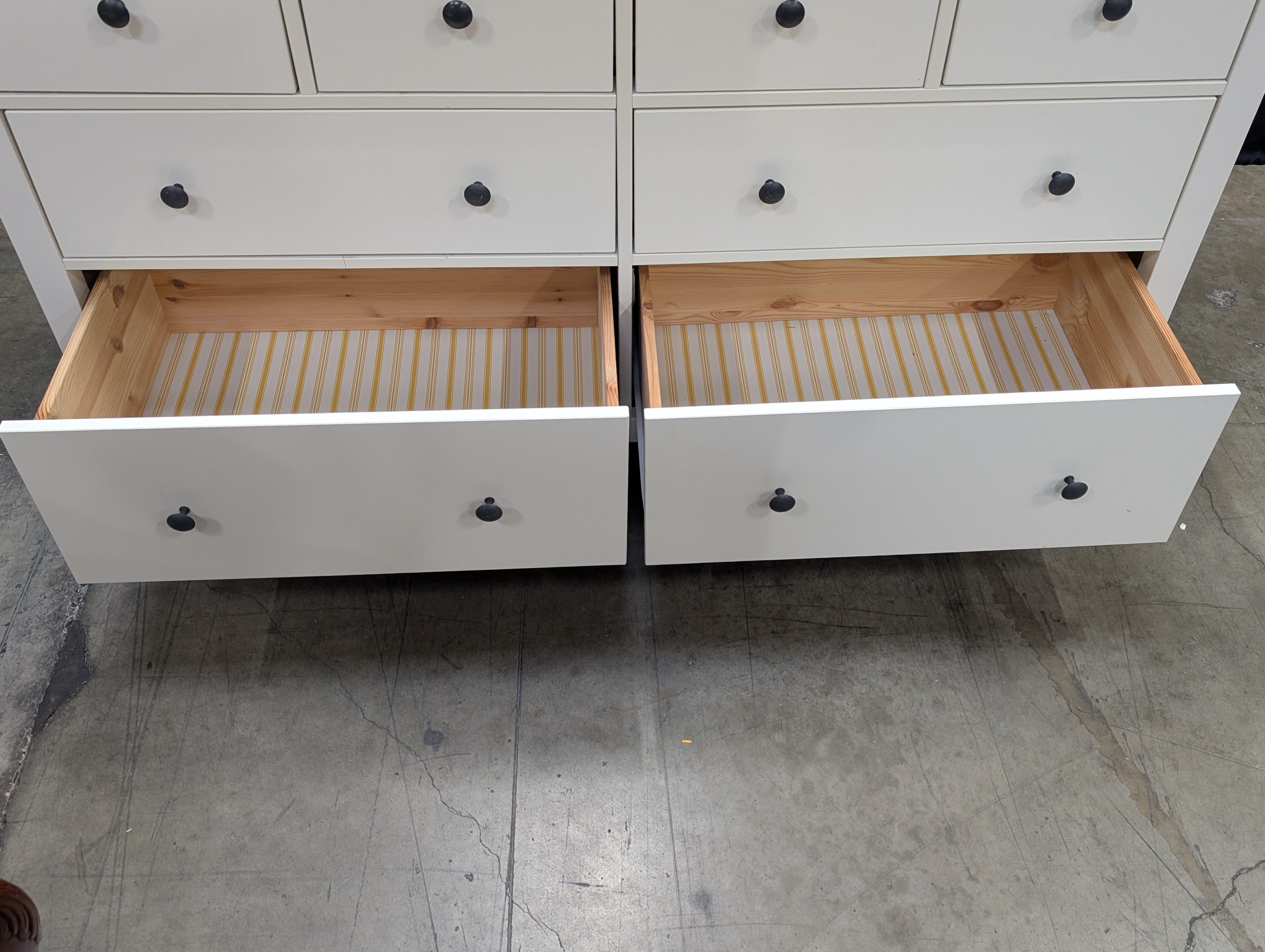 Versatile White 8-Drawer Dresser