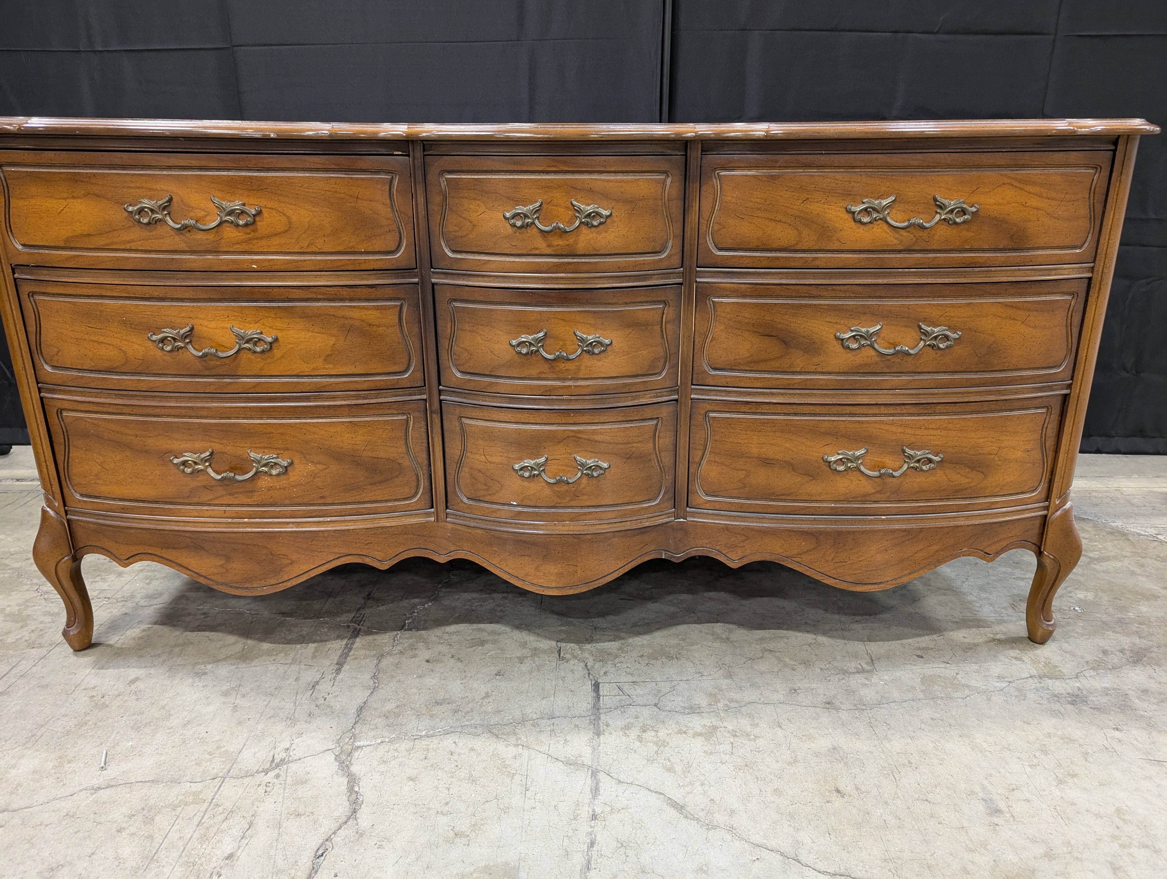 Traditional Curved Top Wooden Dresser
