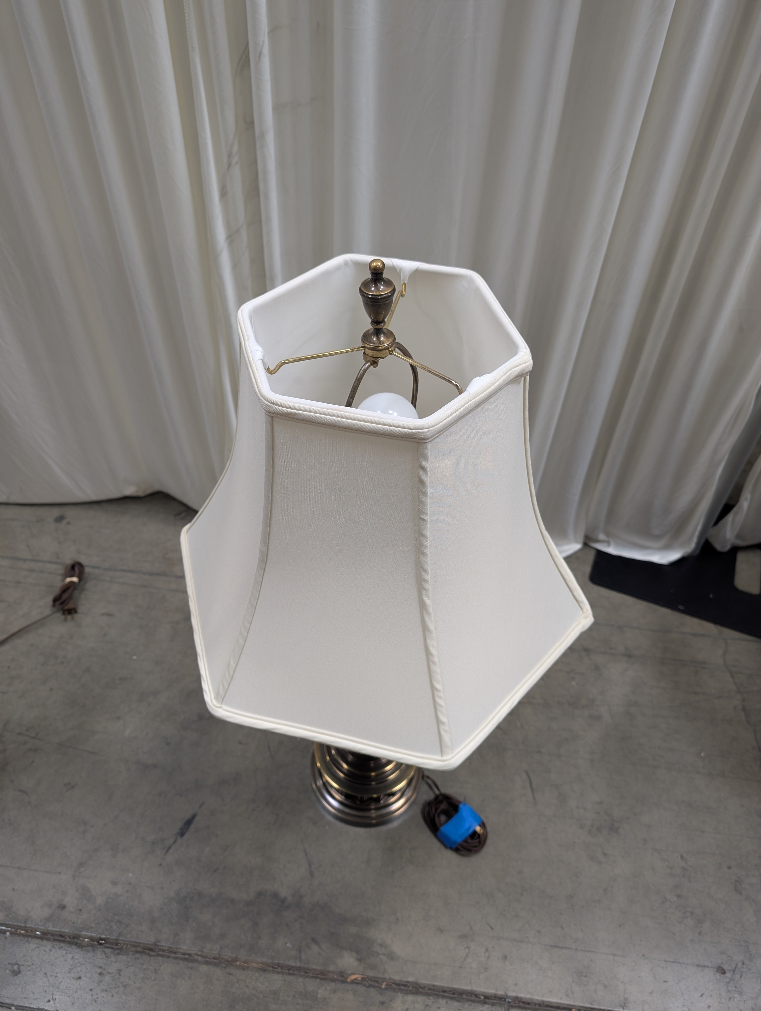 Traditional Urn Style Table Lamp in Bronze