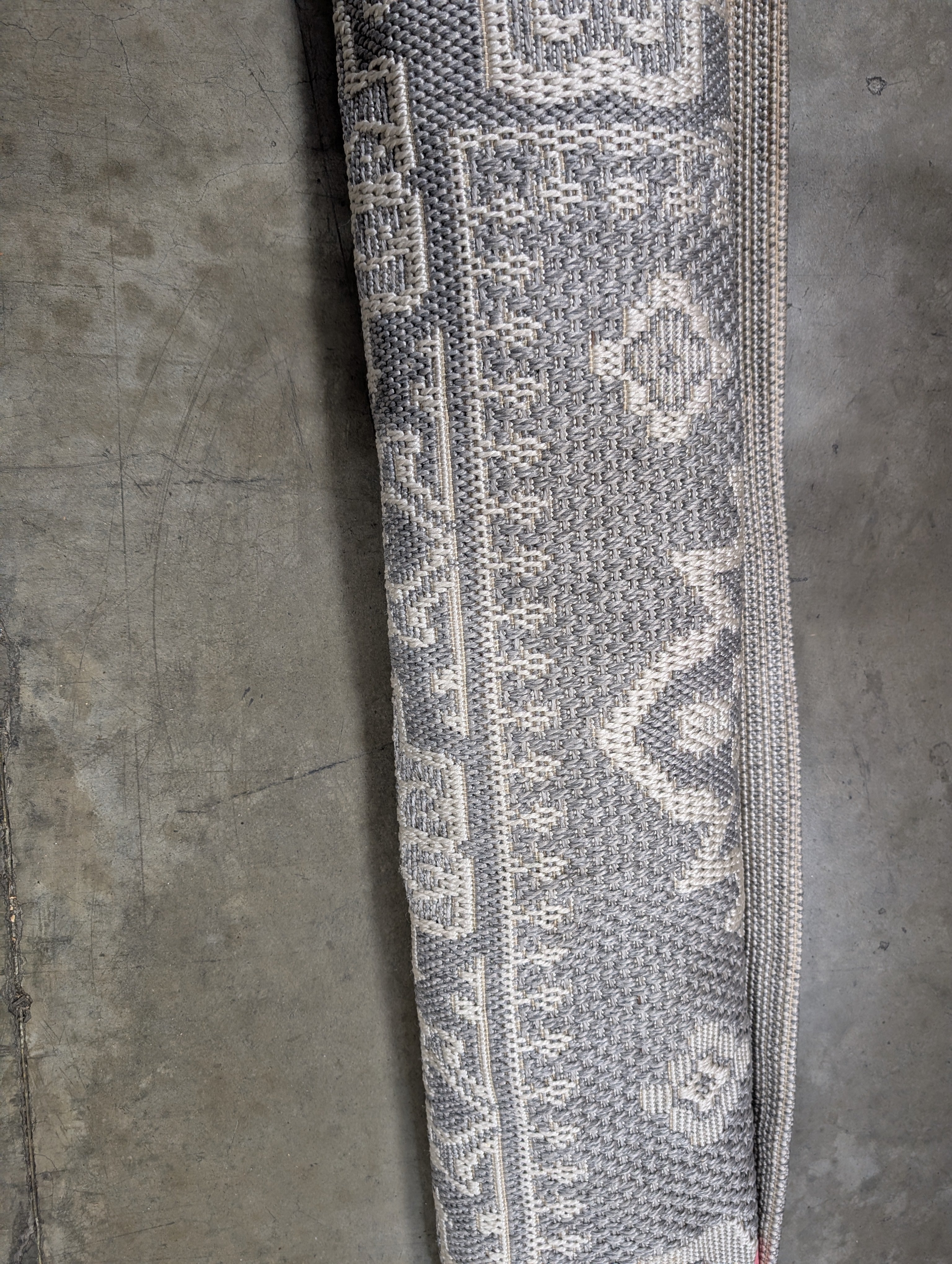 Surya Grey Moroccan Pattern Area Rug (7' x 10')