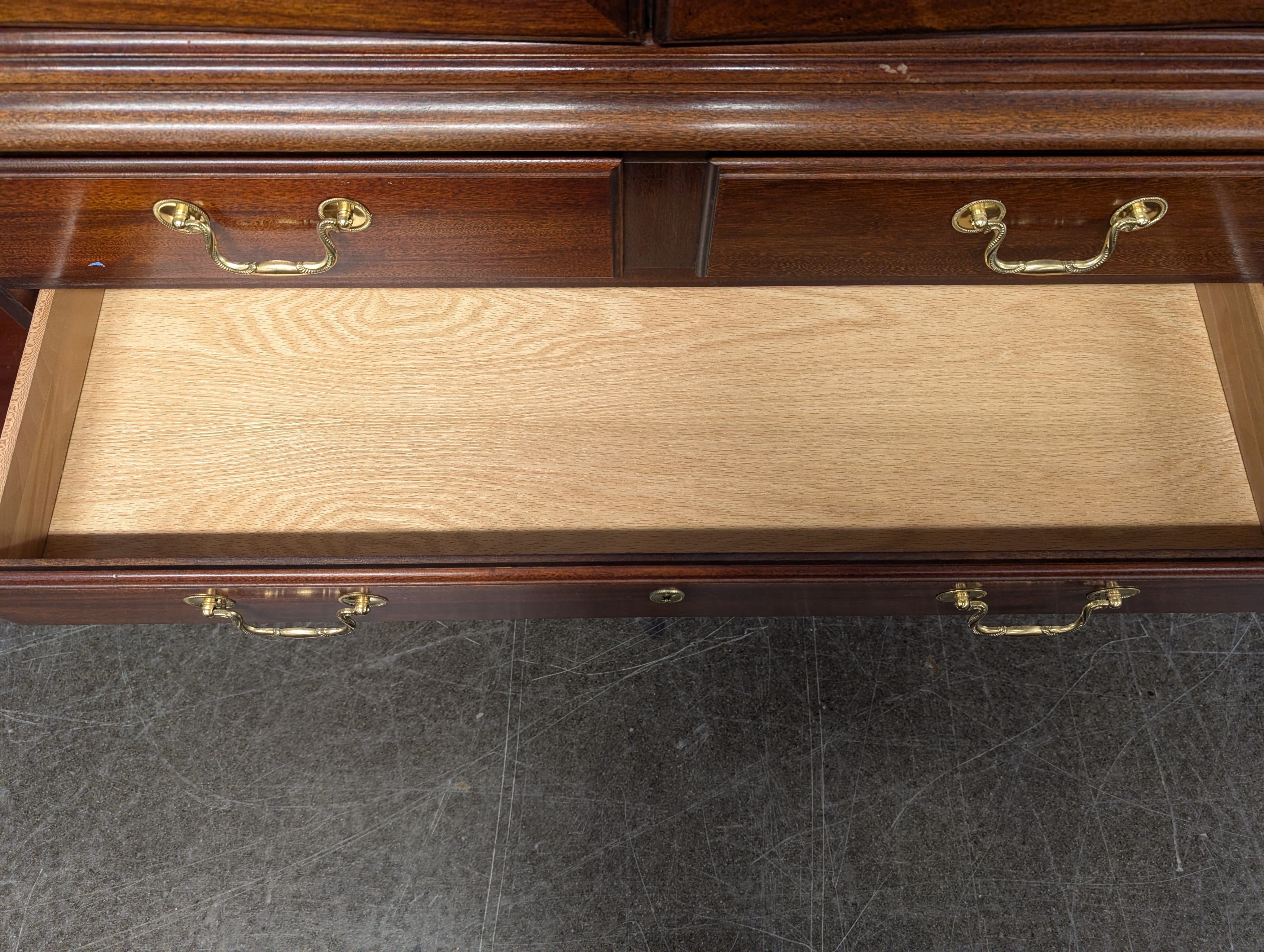 Thomasville Georgian Style Large Mahogany China Display Breakfront