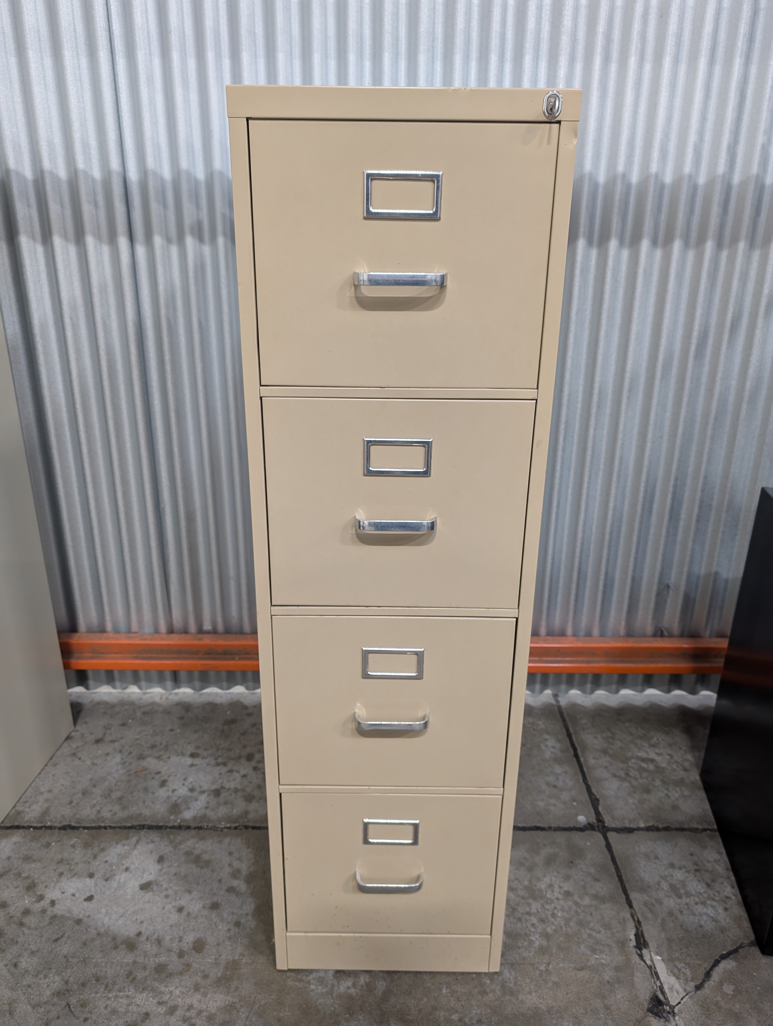Warehouse sale - Four-Drawer Metal Filing Cabinet