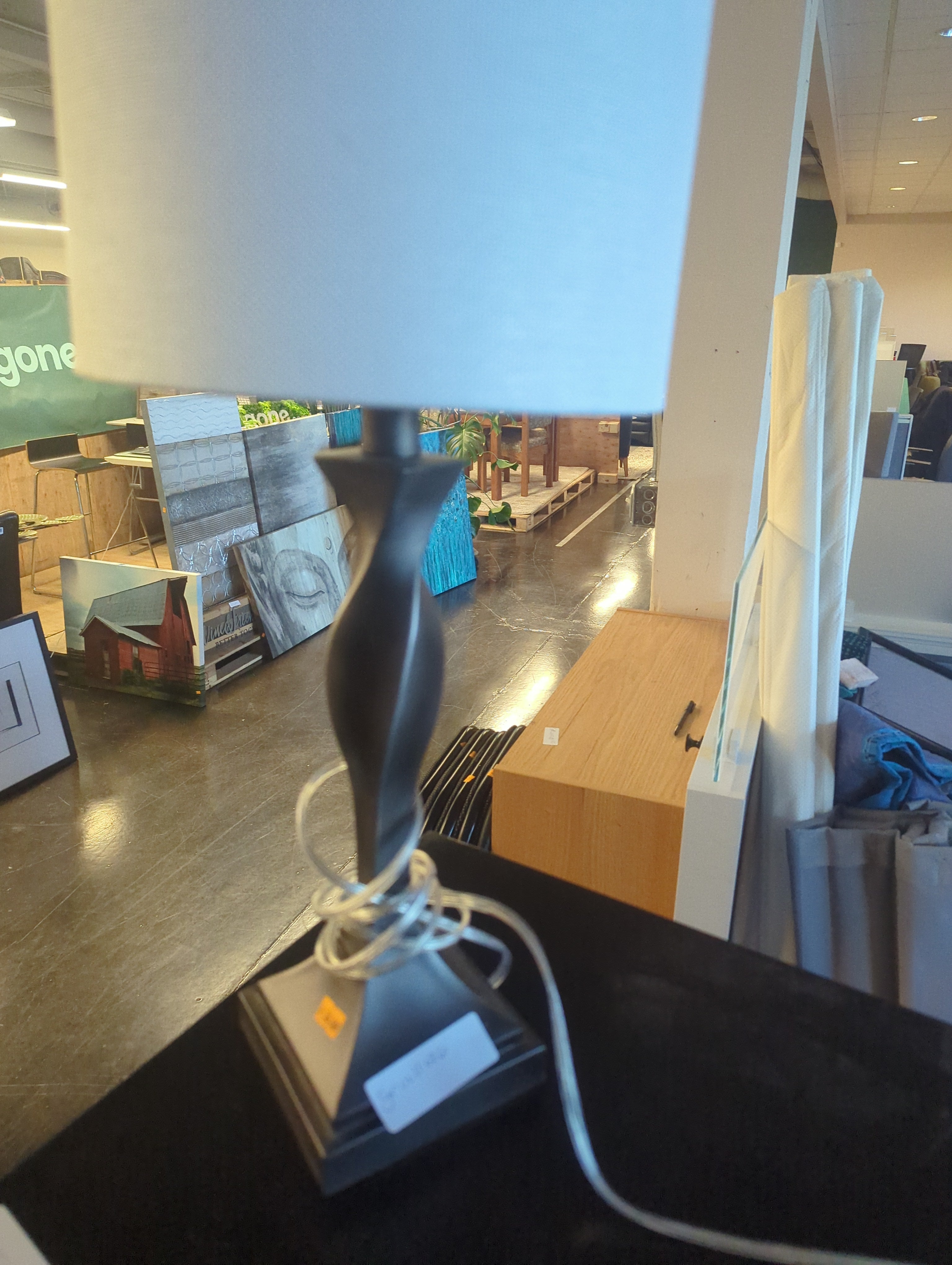 Metal Twist table lamp