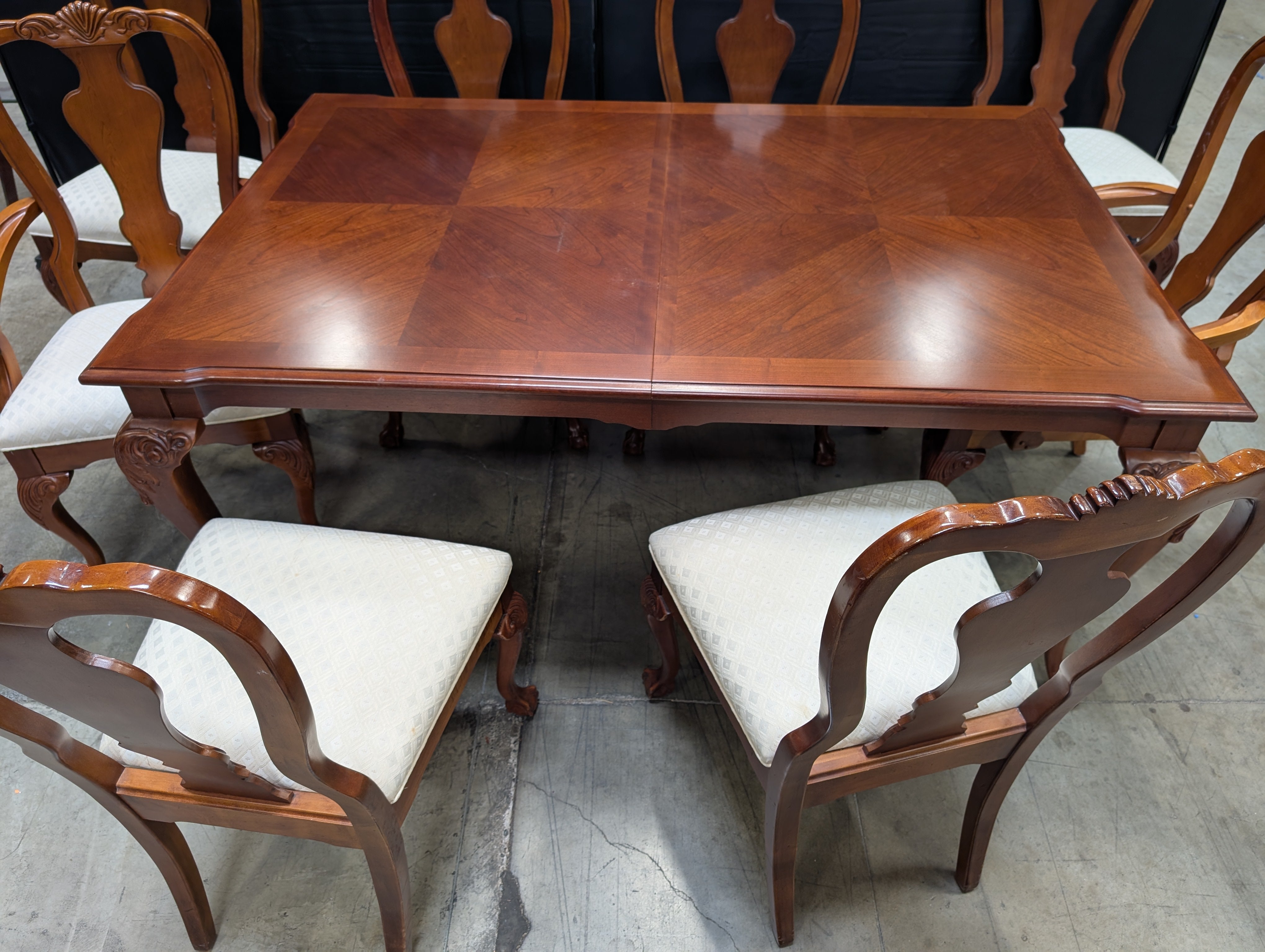 Traditional Thomasville Dining Table Set with 8 Chairs
