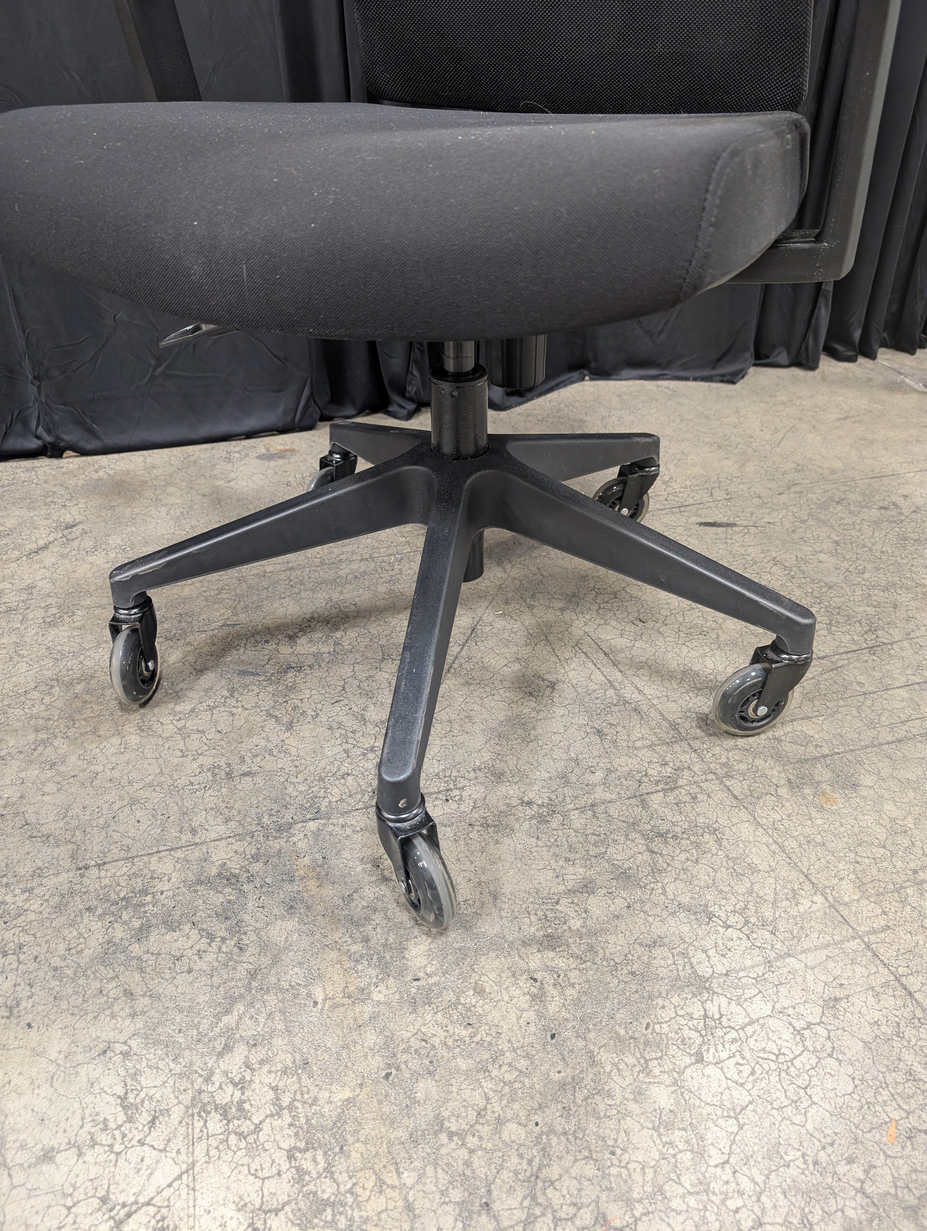 Black Mesh Ergonomic Office Chair with Headrest