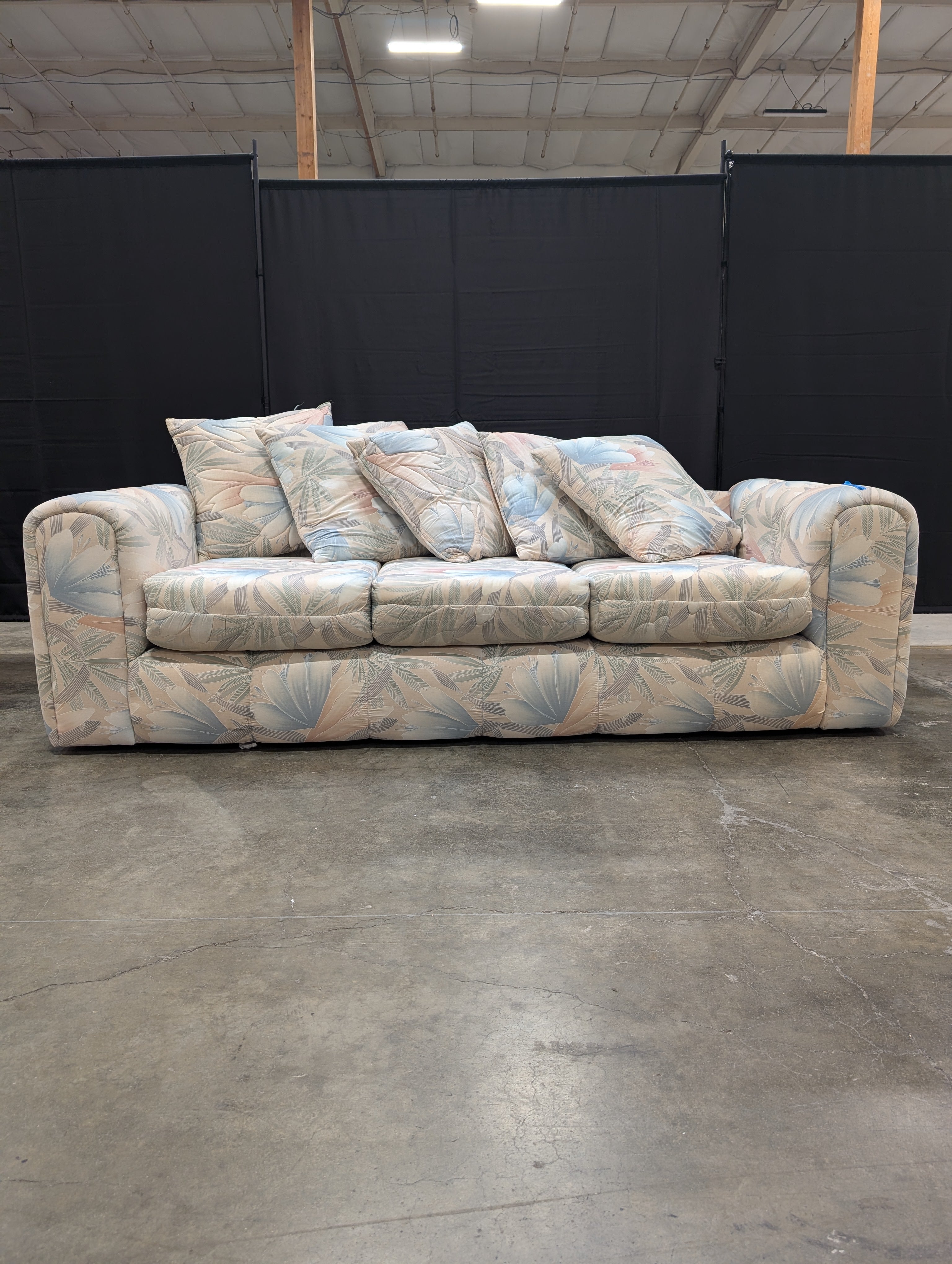 Vintage-Inspired Floral Pattern Three-Seater Sofa