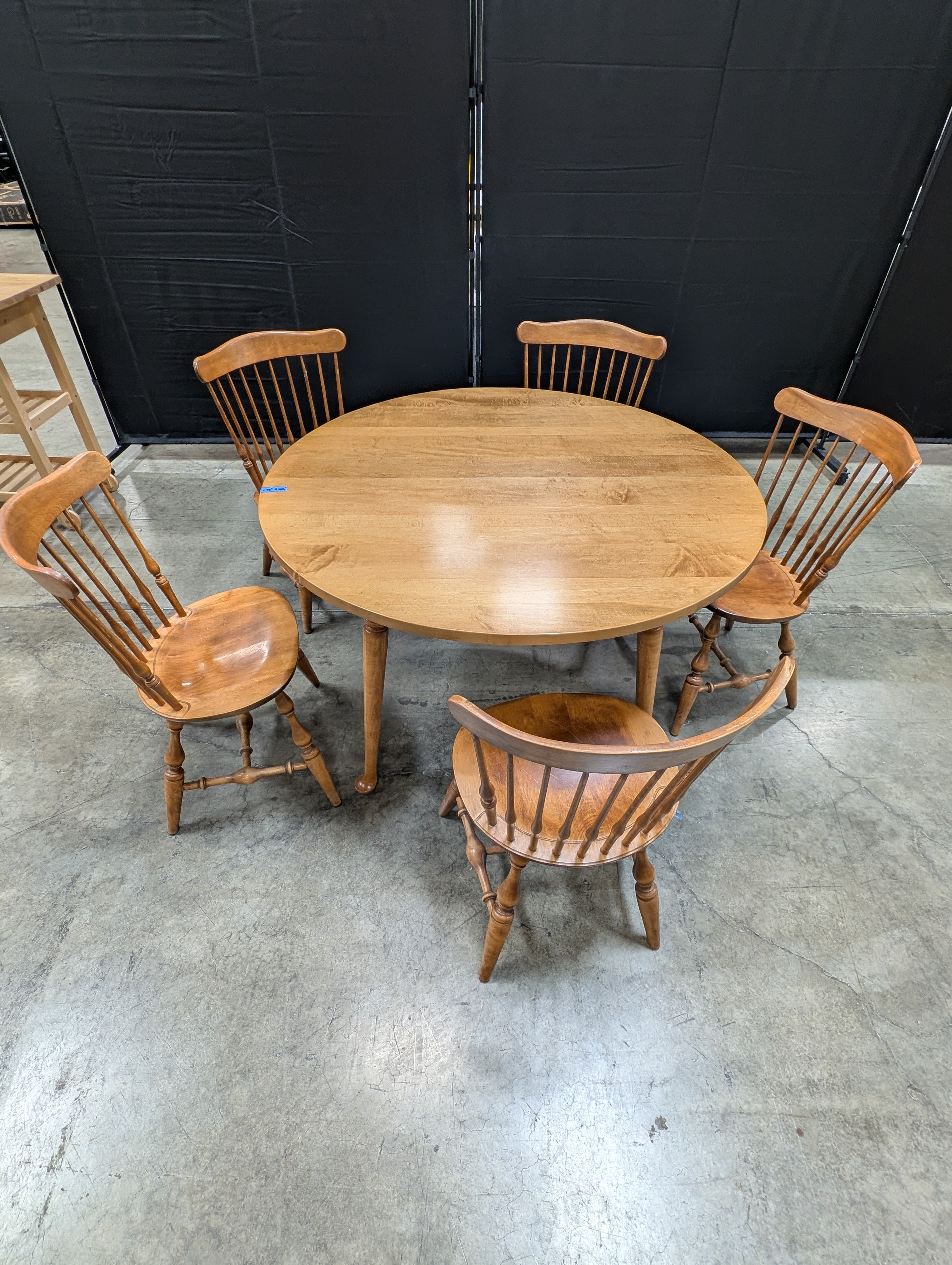 Nichols & Stone Dining Set | Round Table and Five Chairs