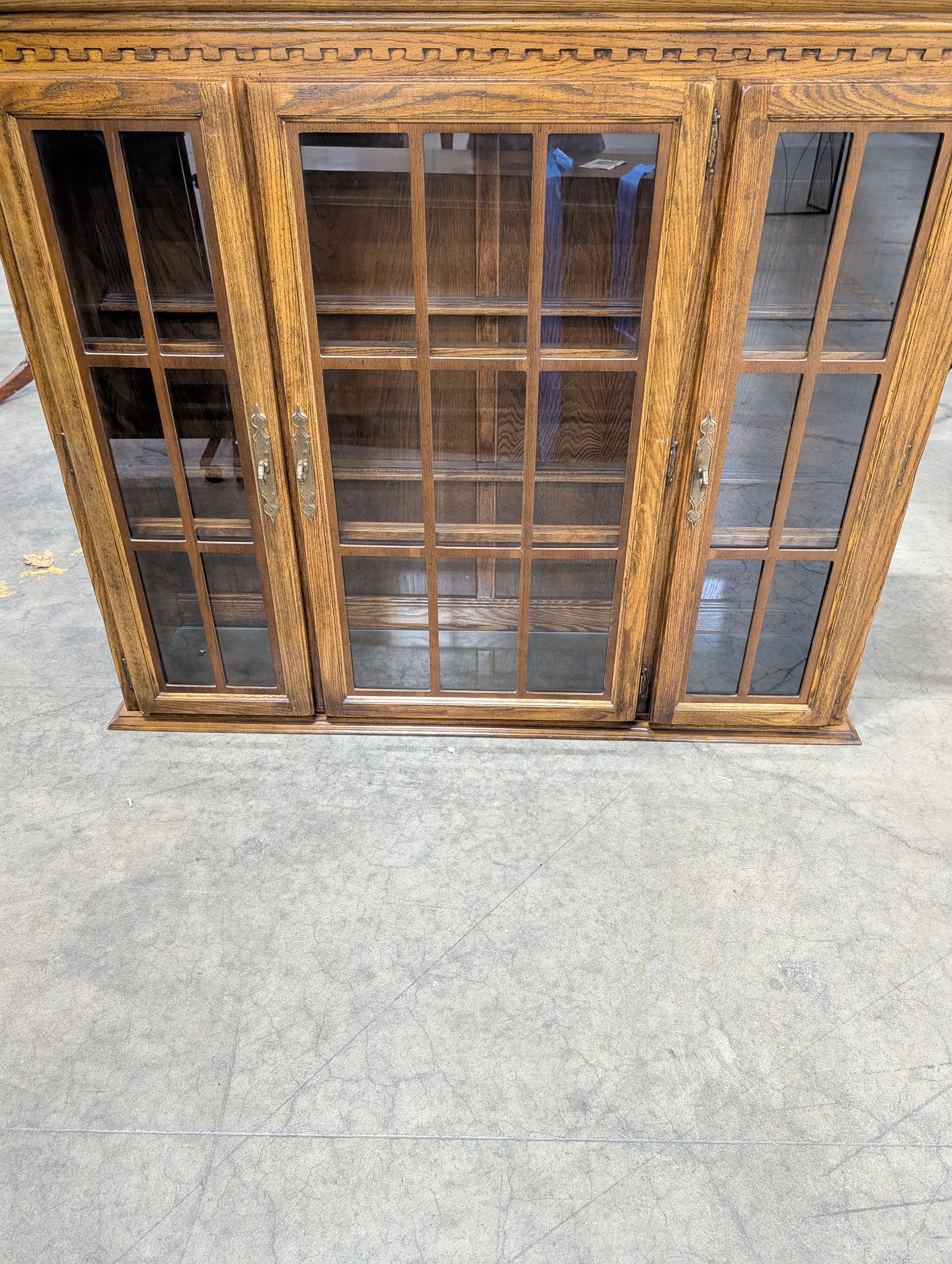 Lighted American Drew Tanglewood Display Hutch - Excellent Condition