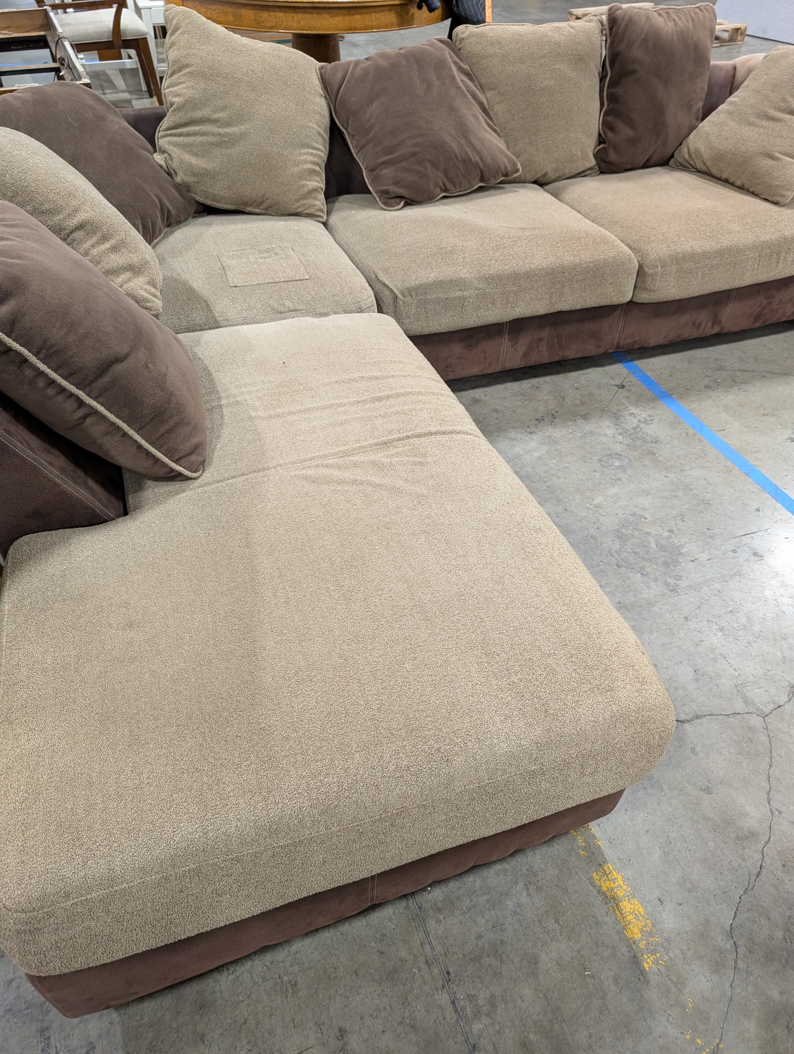 Warehouse sale - Spacious Brown Upholstered L-Shaped Sectional Sofa with Chaise