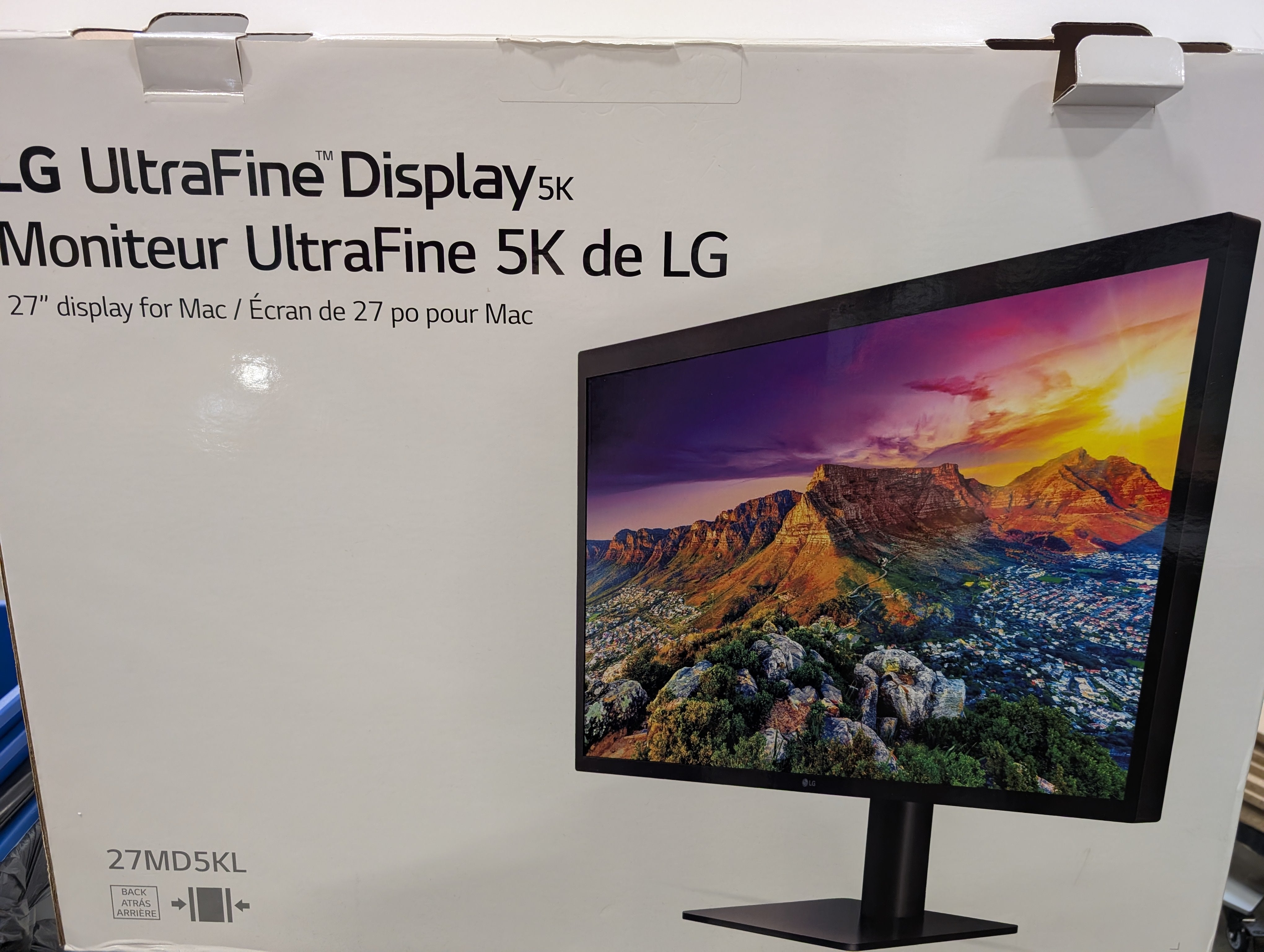 LG UltraFine 5K Display 27MD5KL 27-inch Professional Monitor for Mac