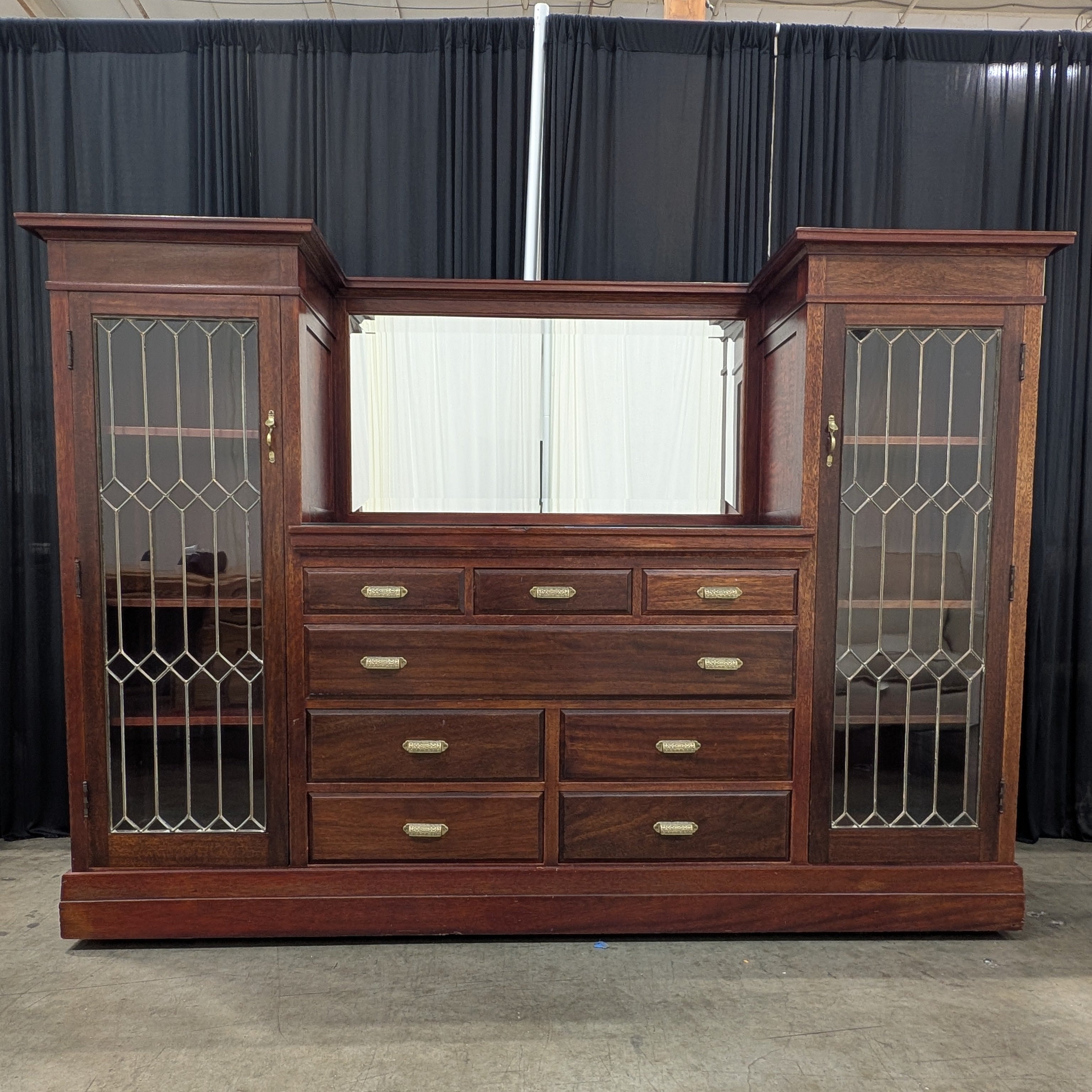 Traditional Mahogany Wood China Cabinet with Mirror