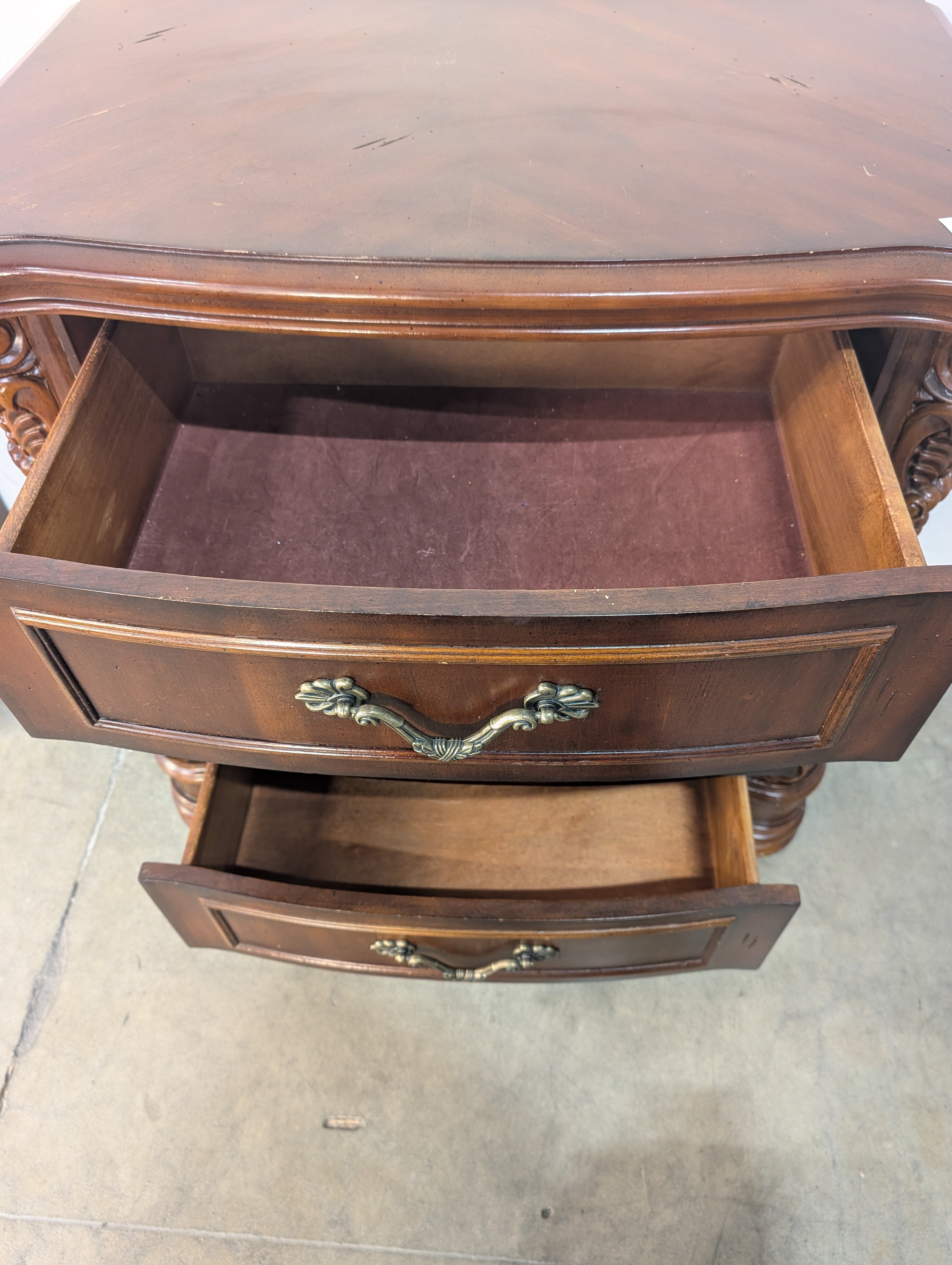 Ornate Carved Brown Wood 3-Drawer Nightstand Bedside Table