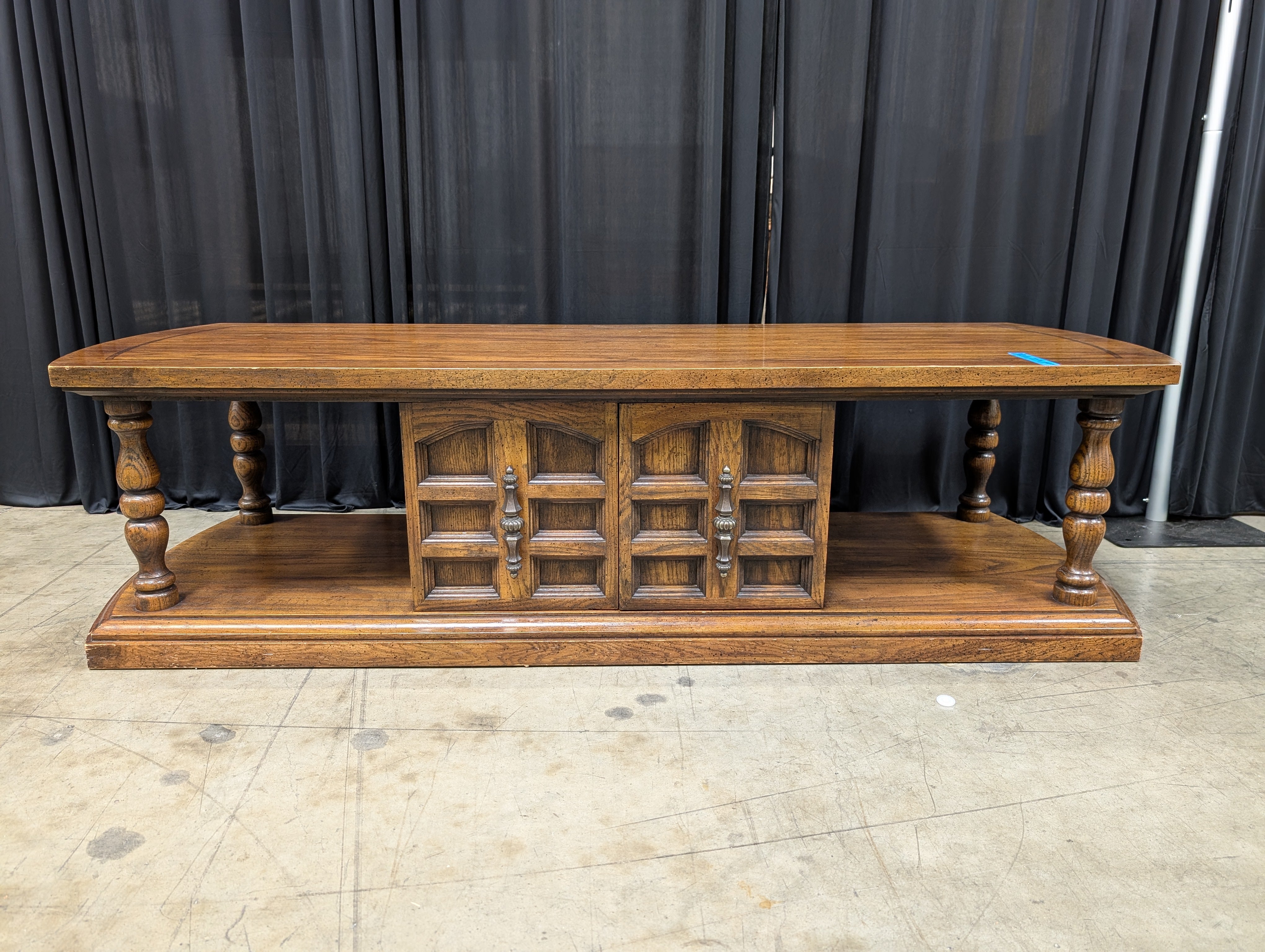 Dark Wood Traditional Coffee Table with Turned Legs