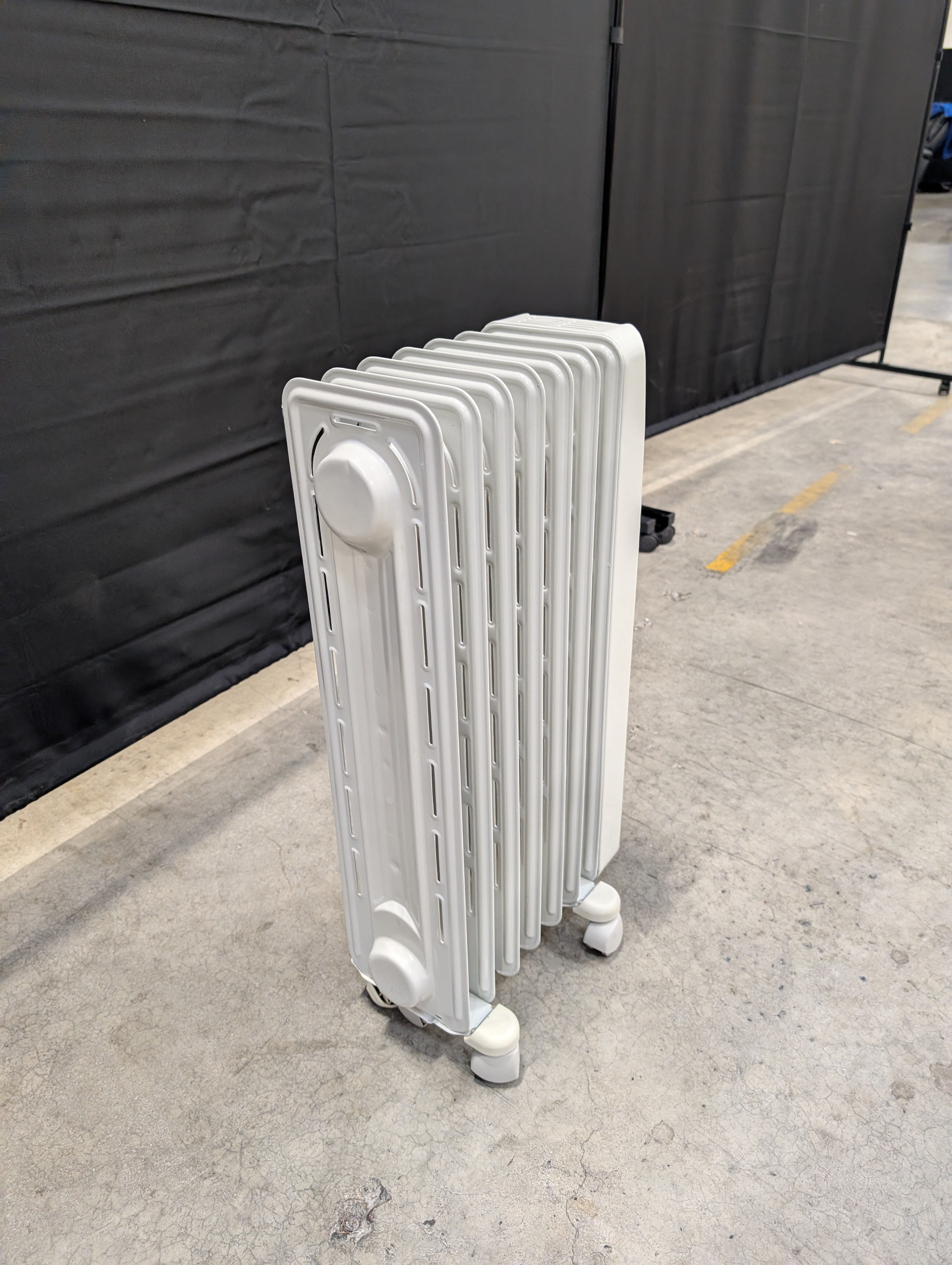 DeLonghi SAFEHEAT Portable Oil-Filled Radiator Heater with Thermostat Control
