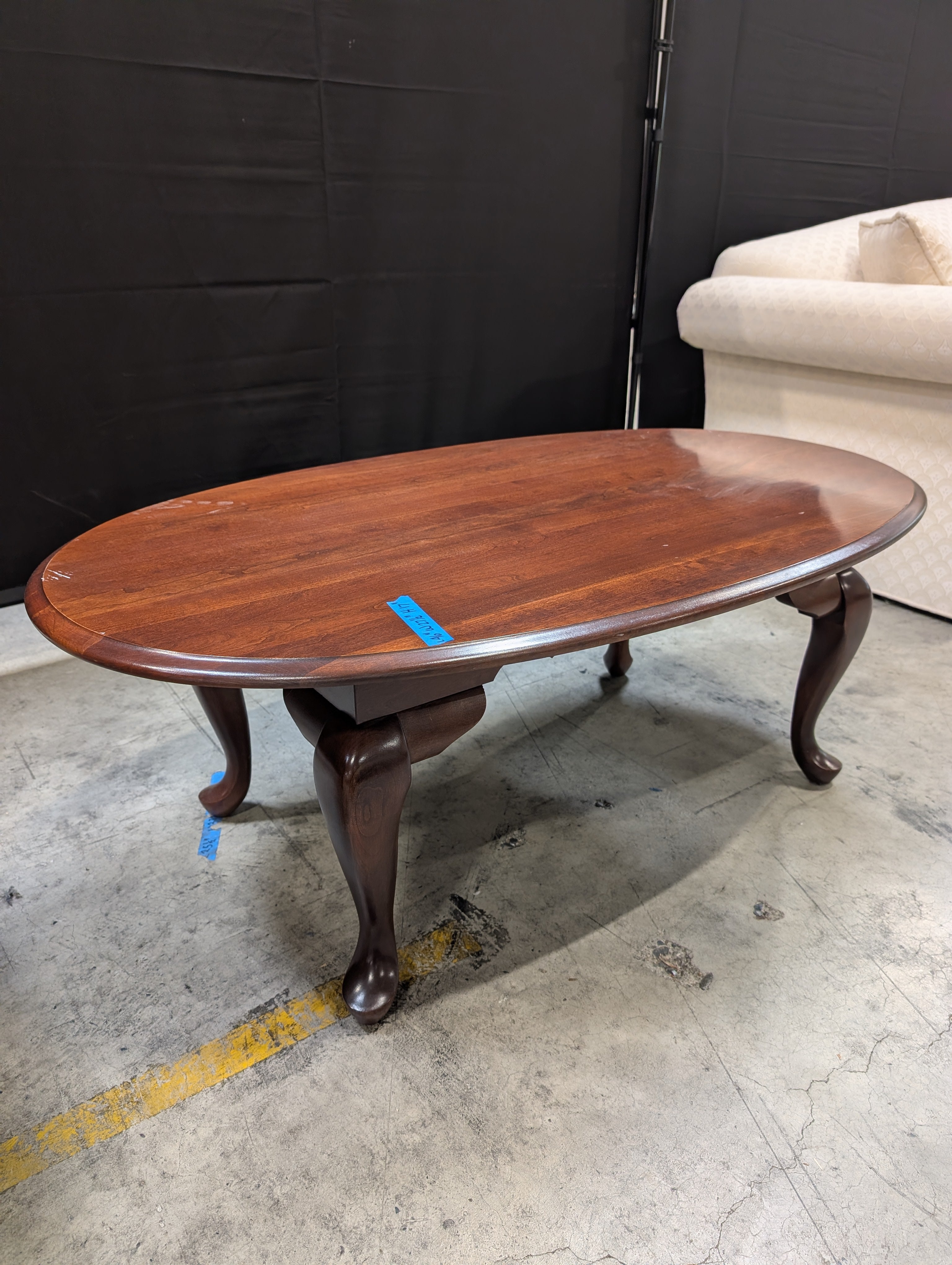 Traditional Oval Hardwood Coffee Table with Cabriole Legs
