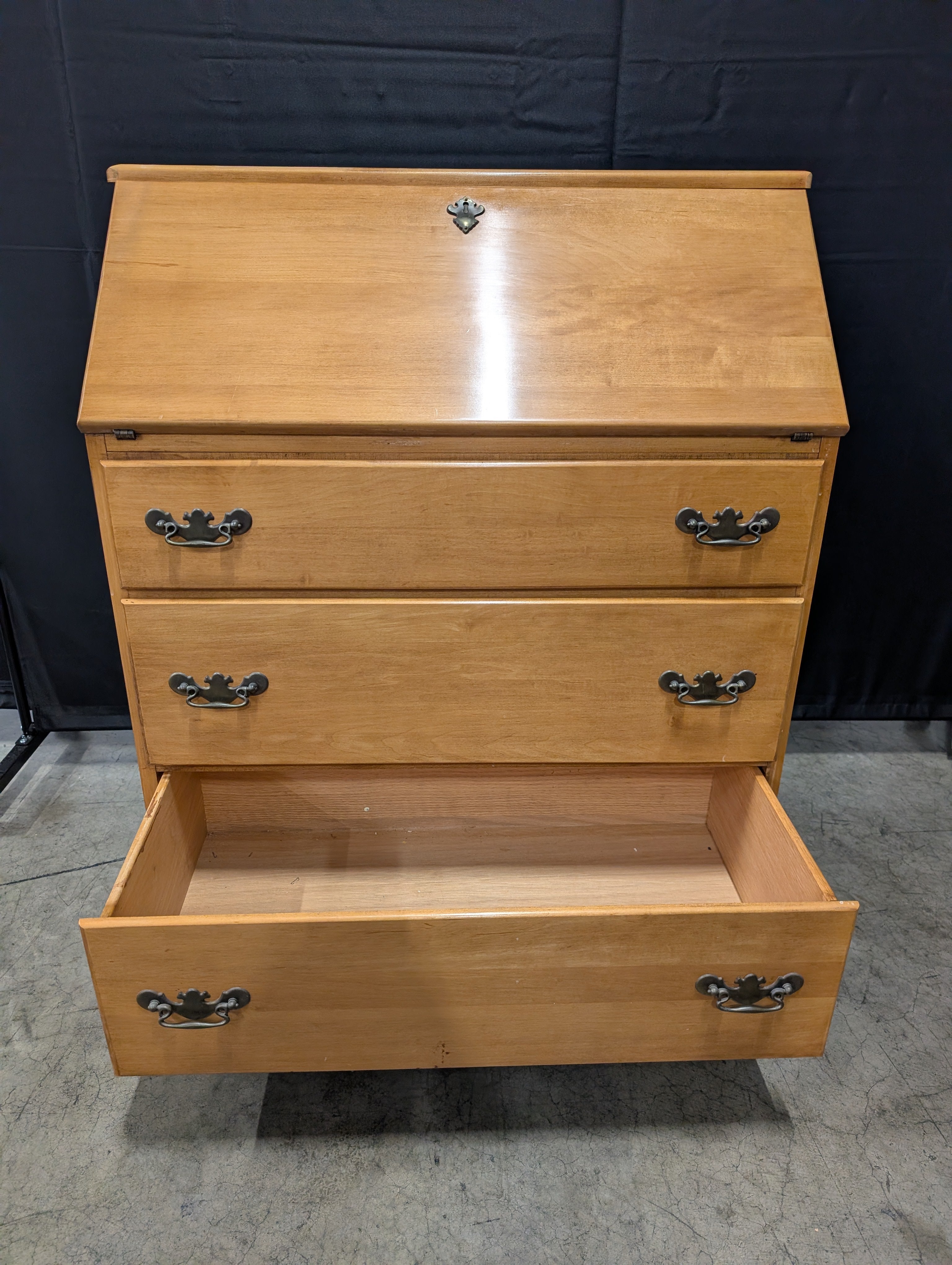 Traditional Honey Tone GIMBEL'S Parkleigh Manor Wood Drop-Front Secretary Desk