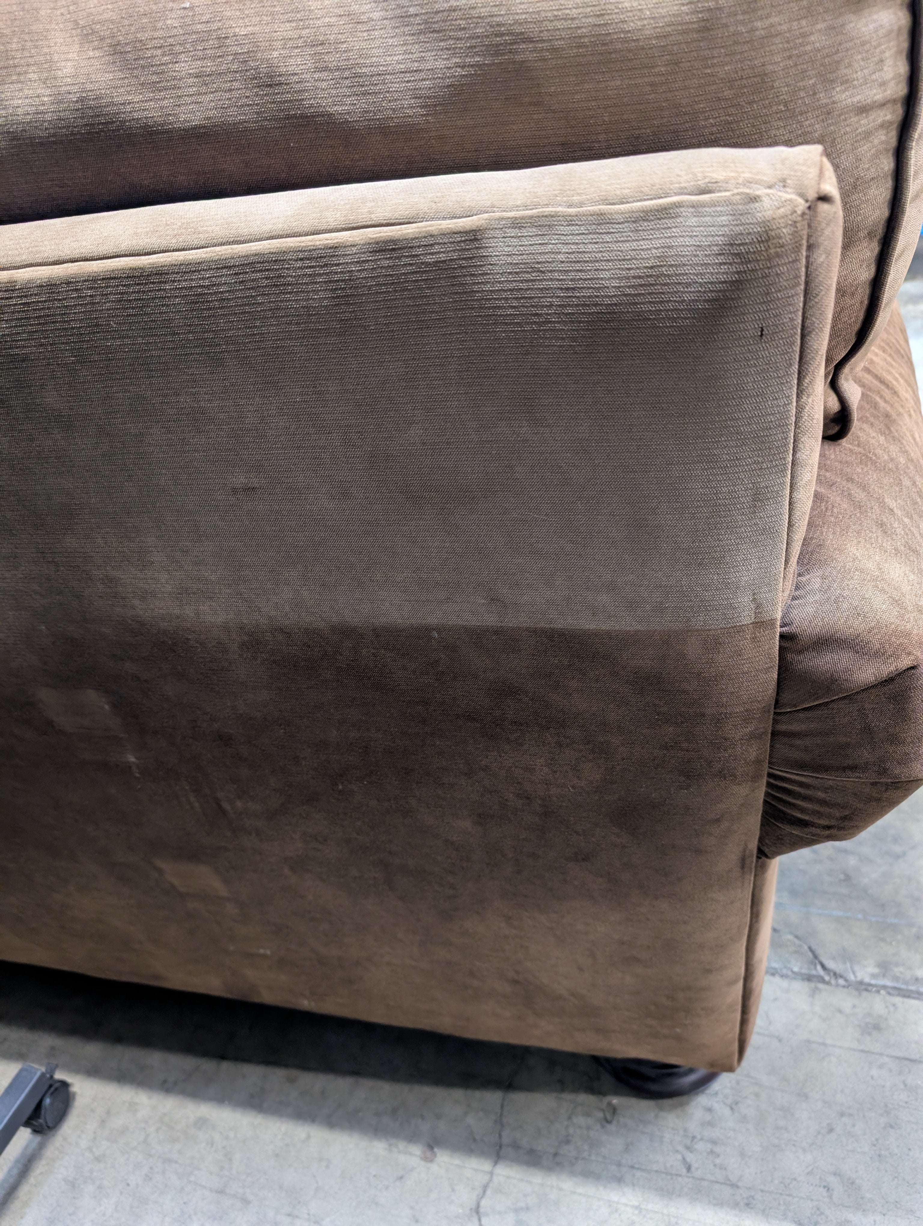 Spacious Brown Broyhill L-Shaped Sectional Sofa with Plush Upholstery USED
