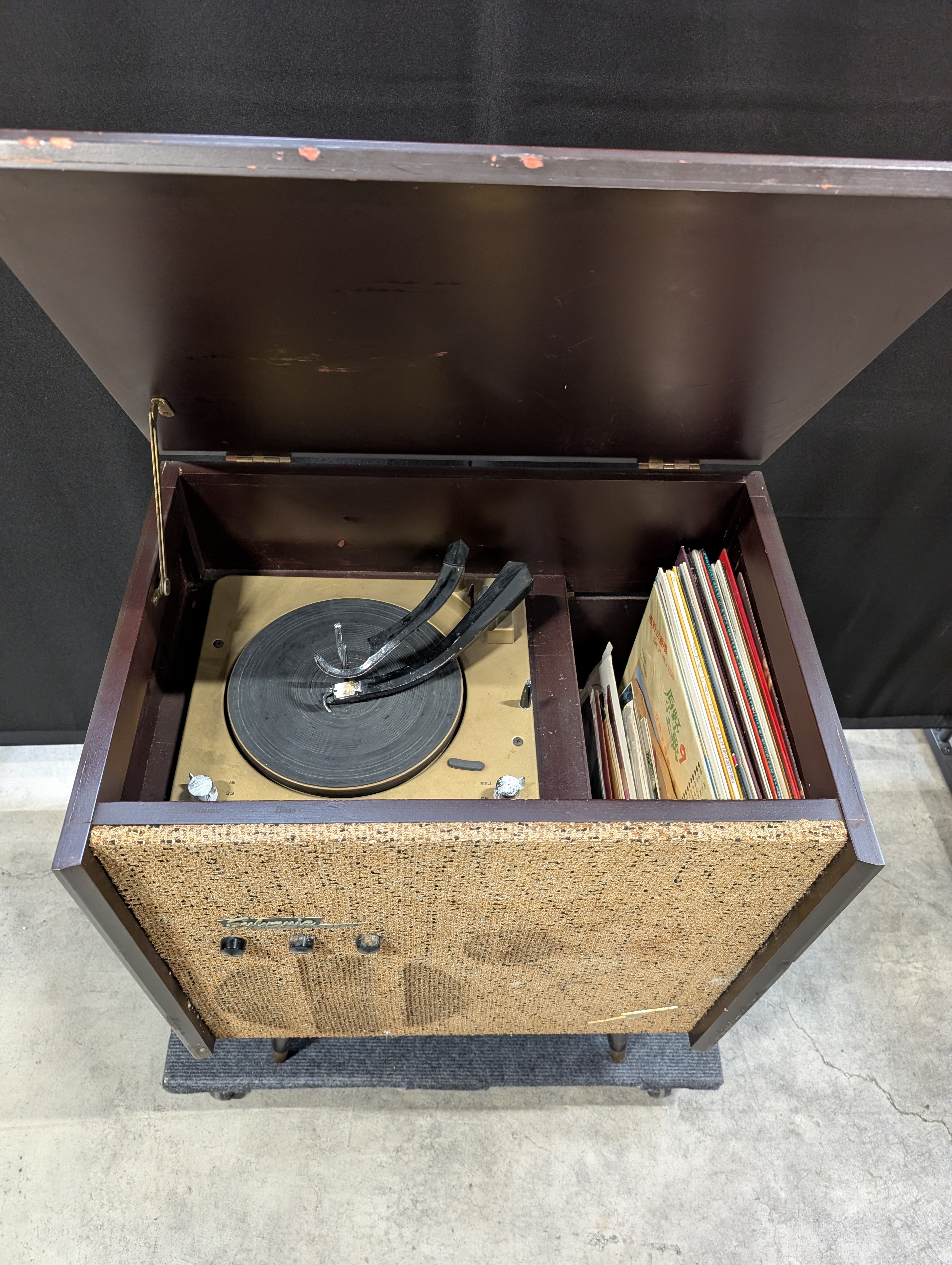 Sylvania Record Player with Record Storage