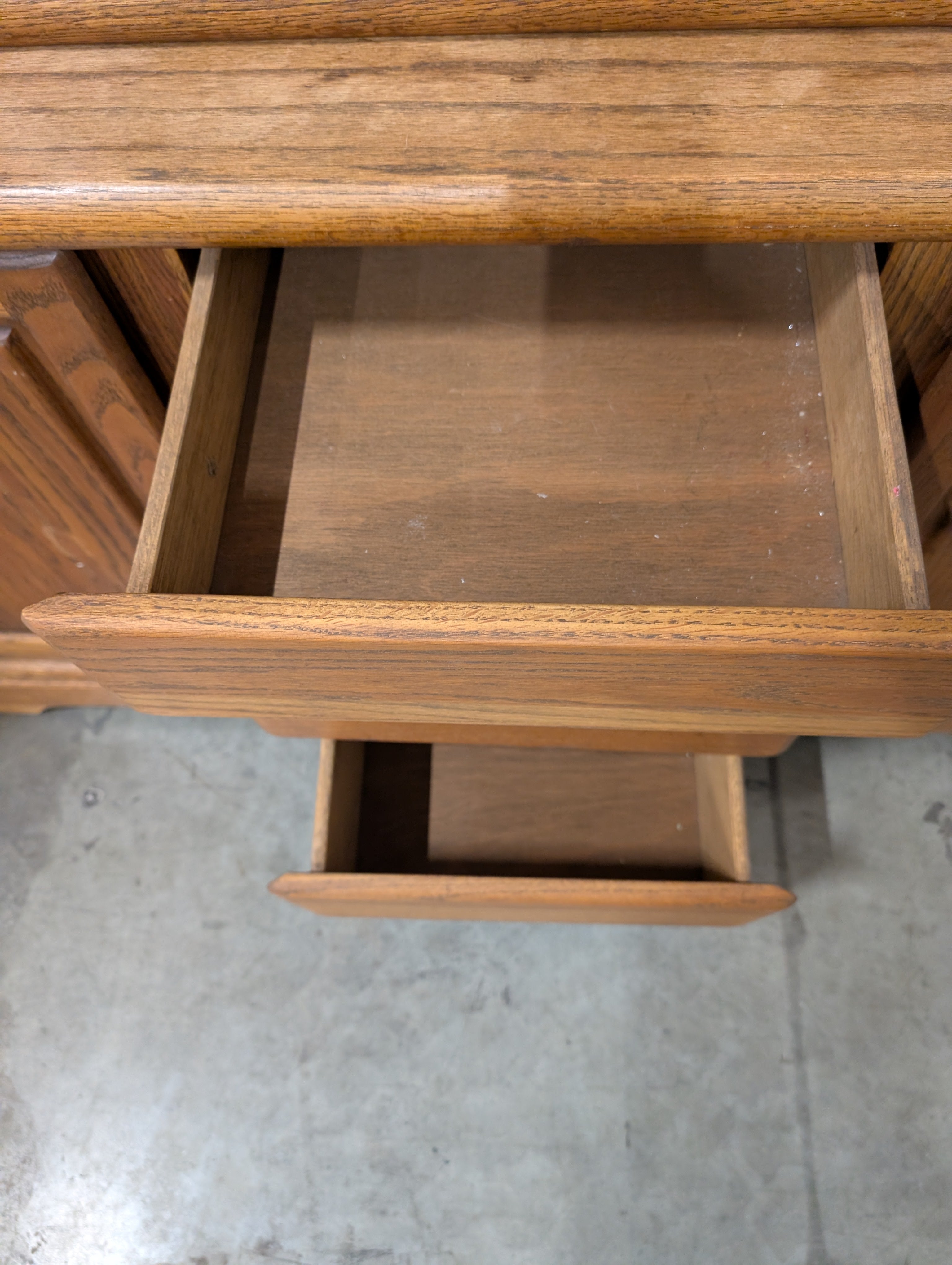 Classic Wood Display Cabinet Hutch with Glass Doors