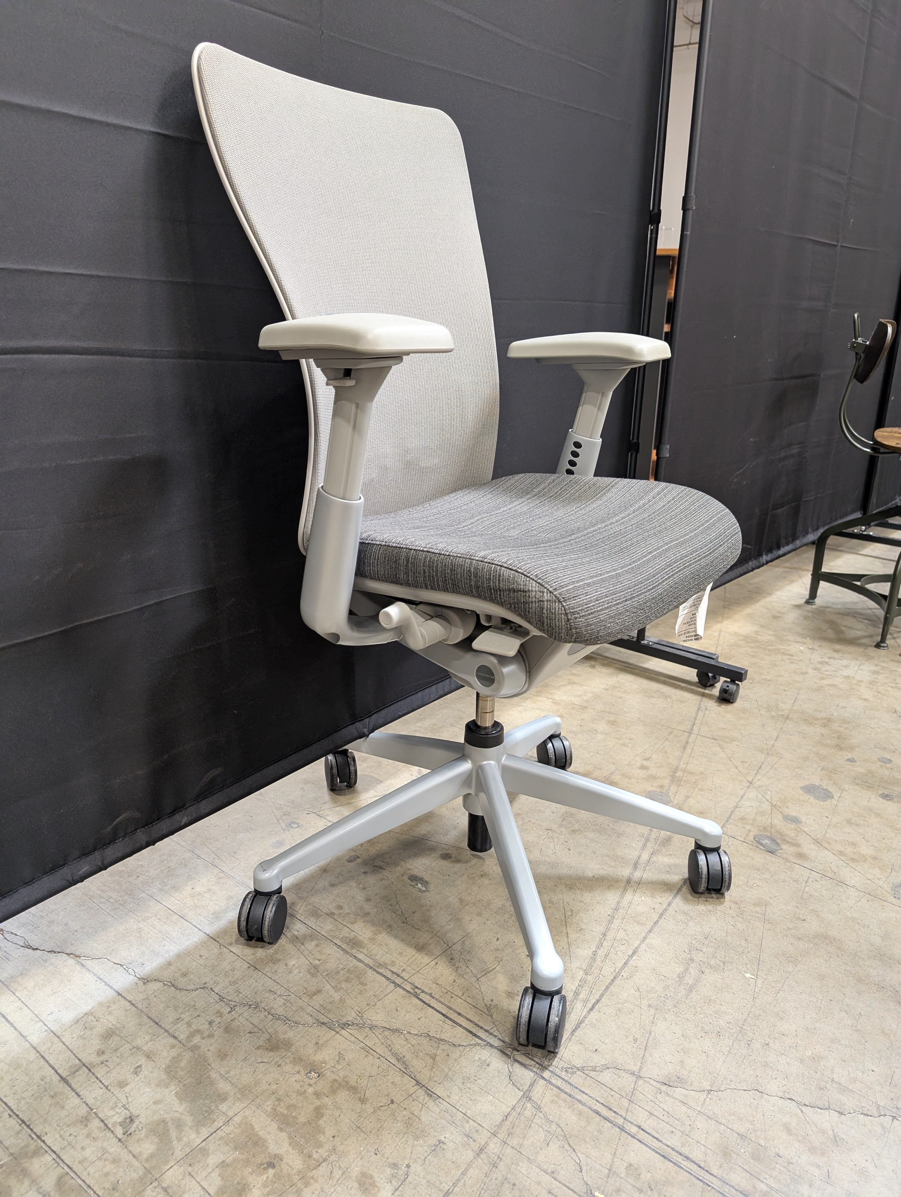 Modern Ergonomic Mesh Back Office Desk Chair