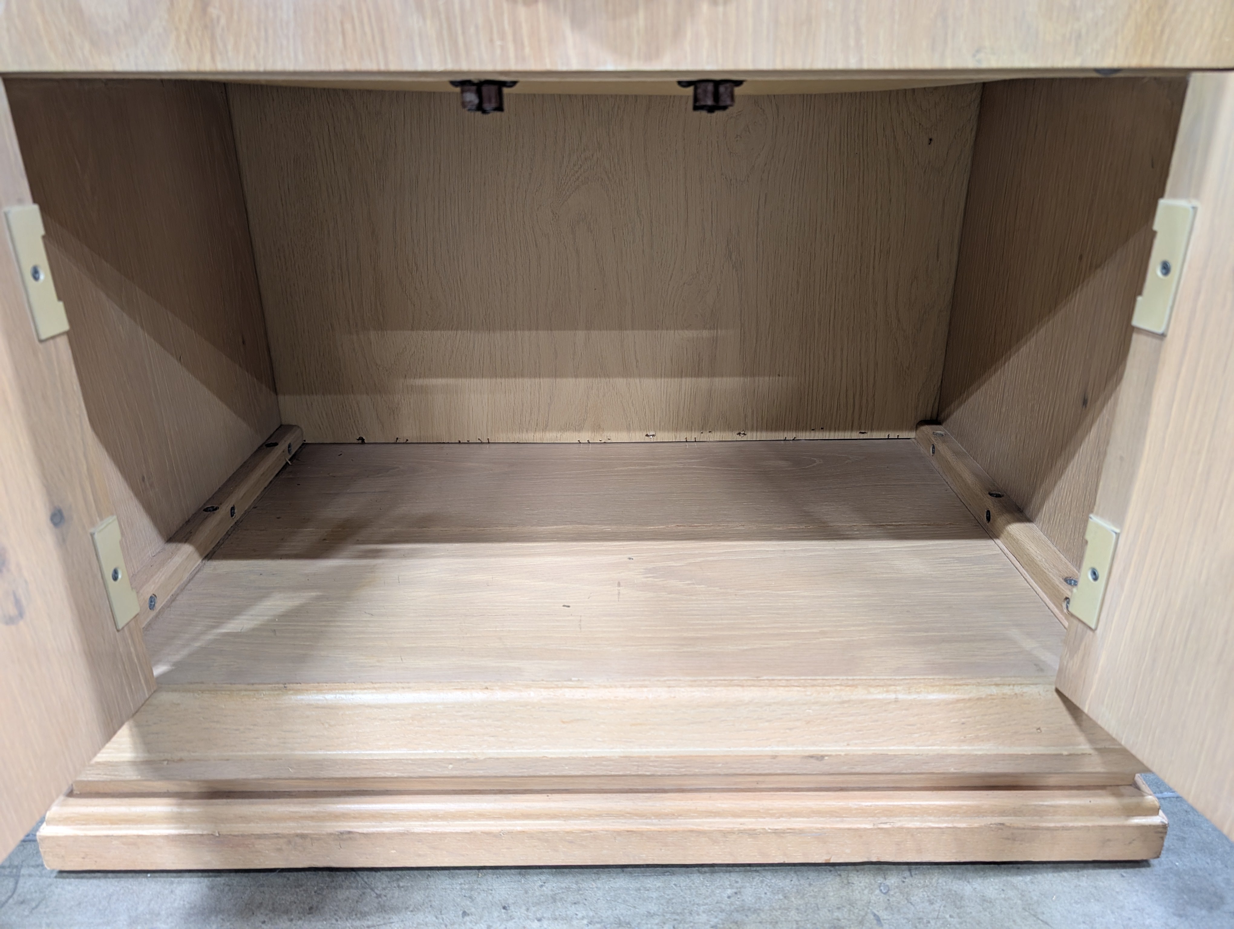 Natural Wood Thomasville Bedside Table