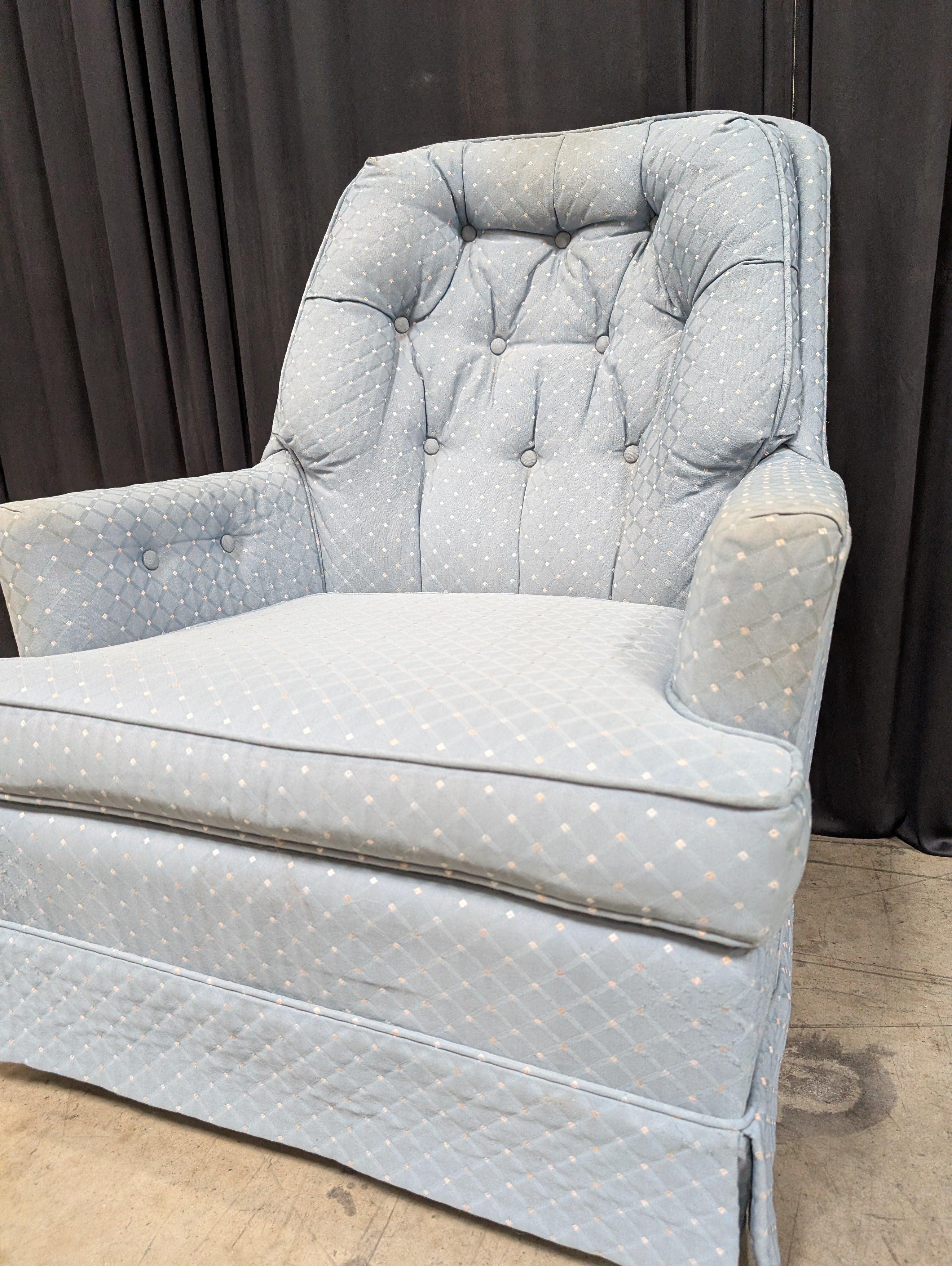 Traditional Light Blue Armchair with Tufted Back