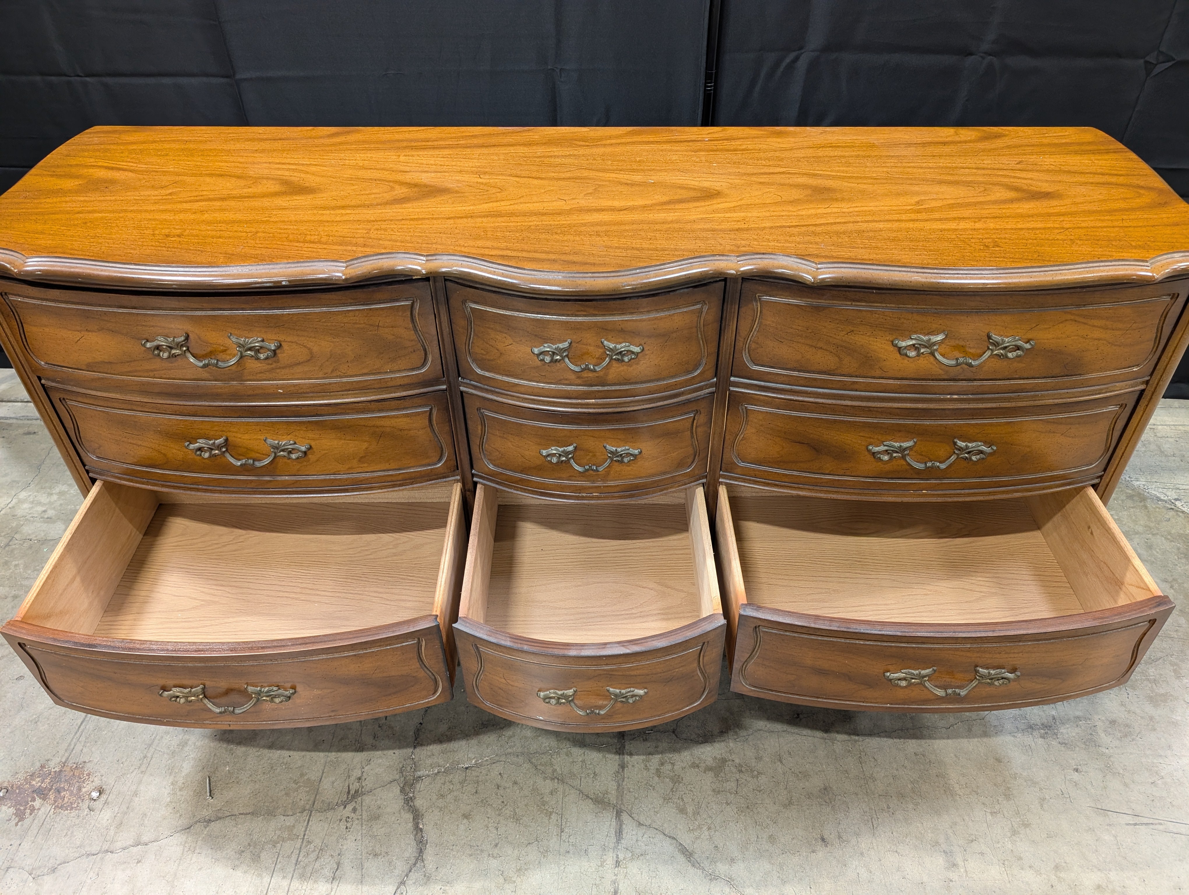 Traditional Curved Top Wooden Dresser