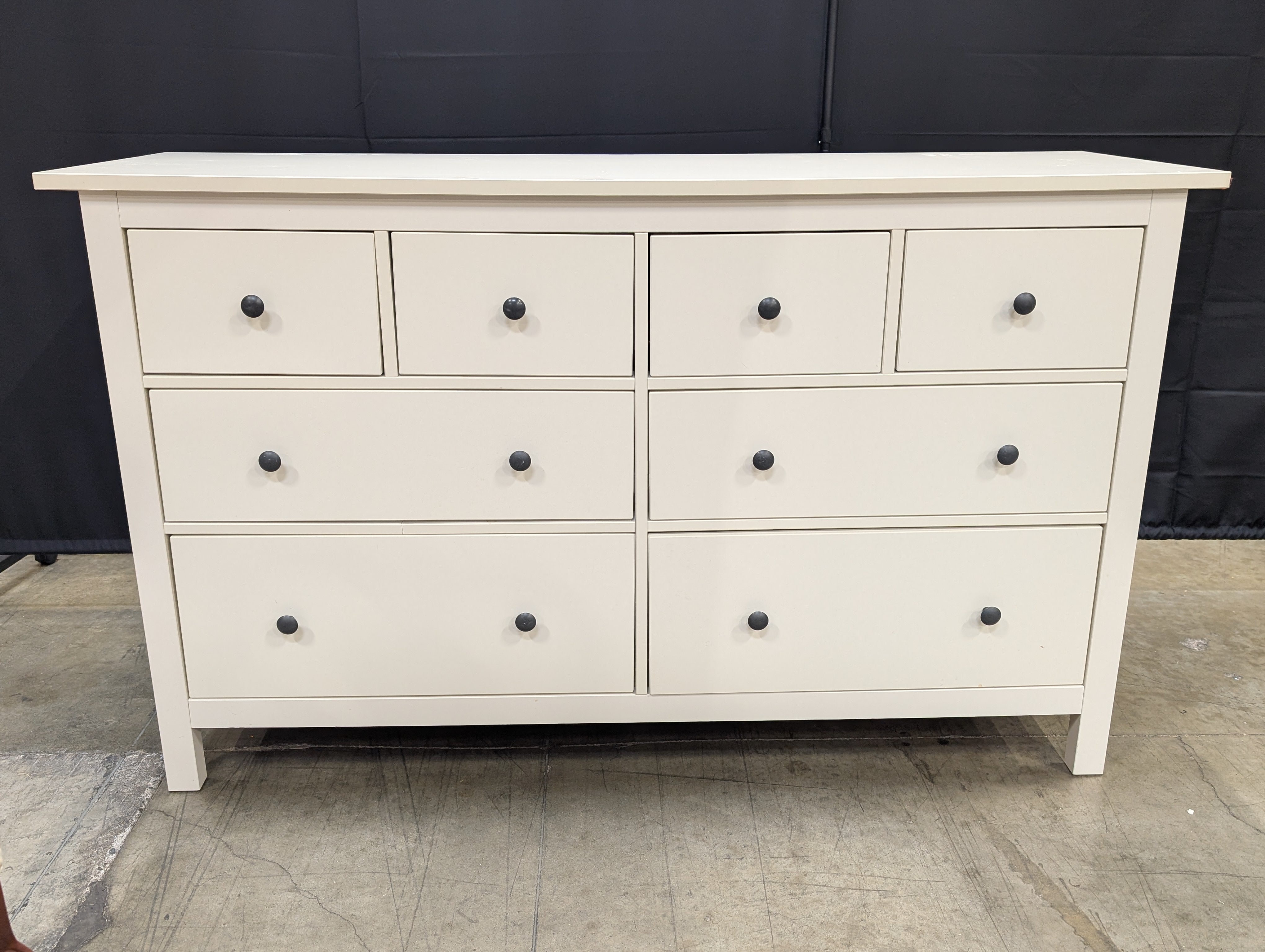 Versatile White 8-Drawer Dresser